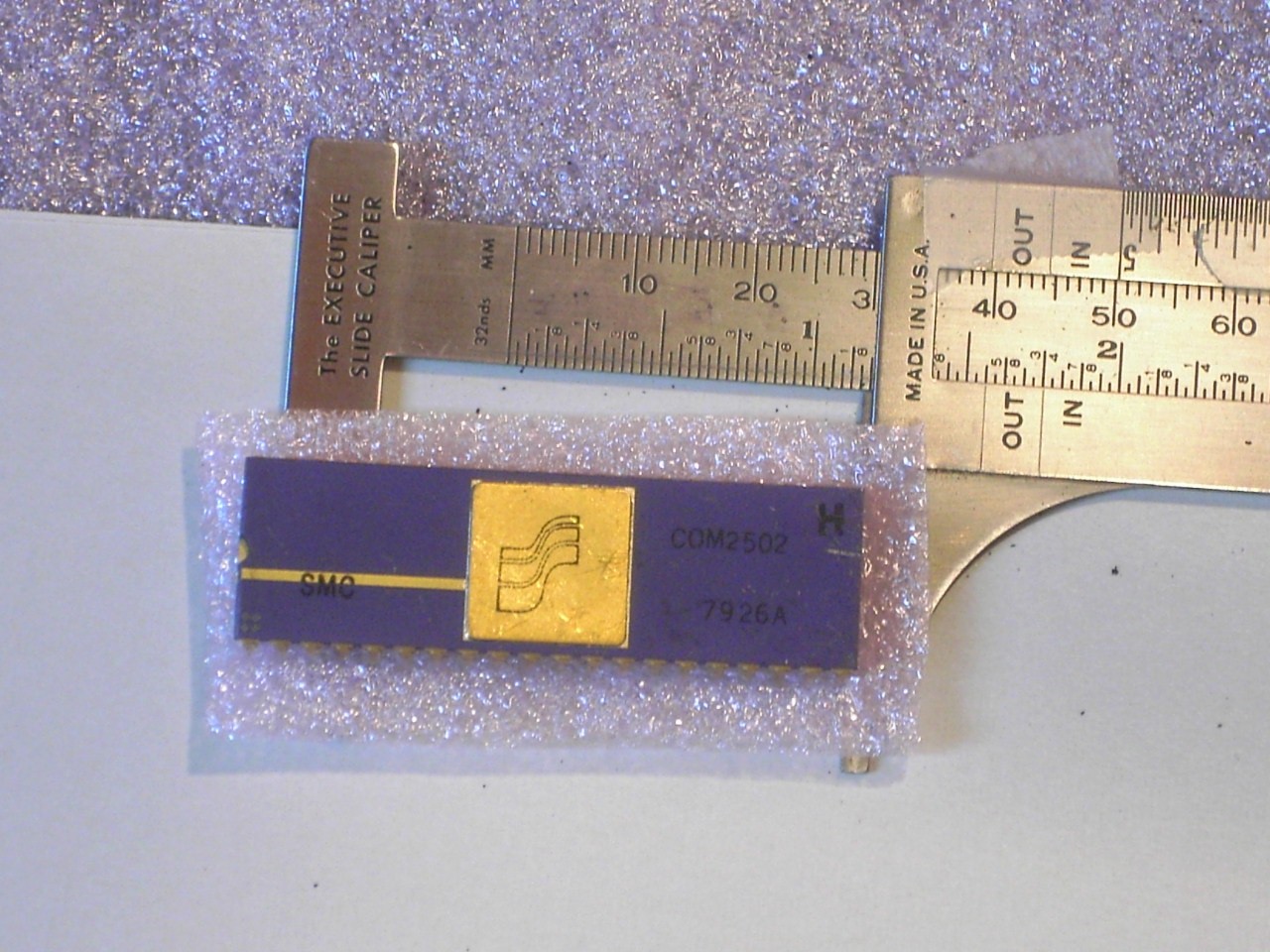 SMC COM2018 NOTE: IC is Gold top and Pins, 2 IC's are plactic chips Pins DIP 40