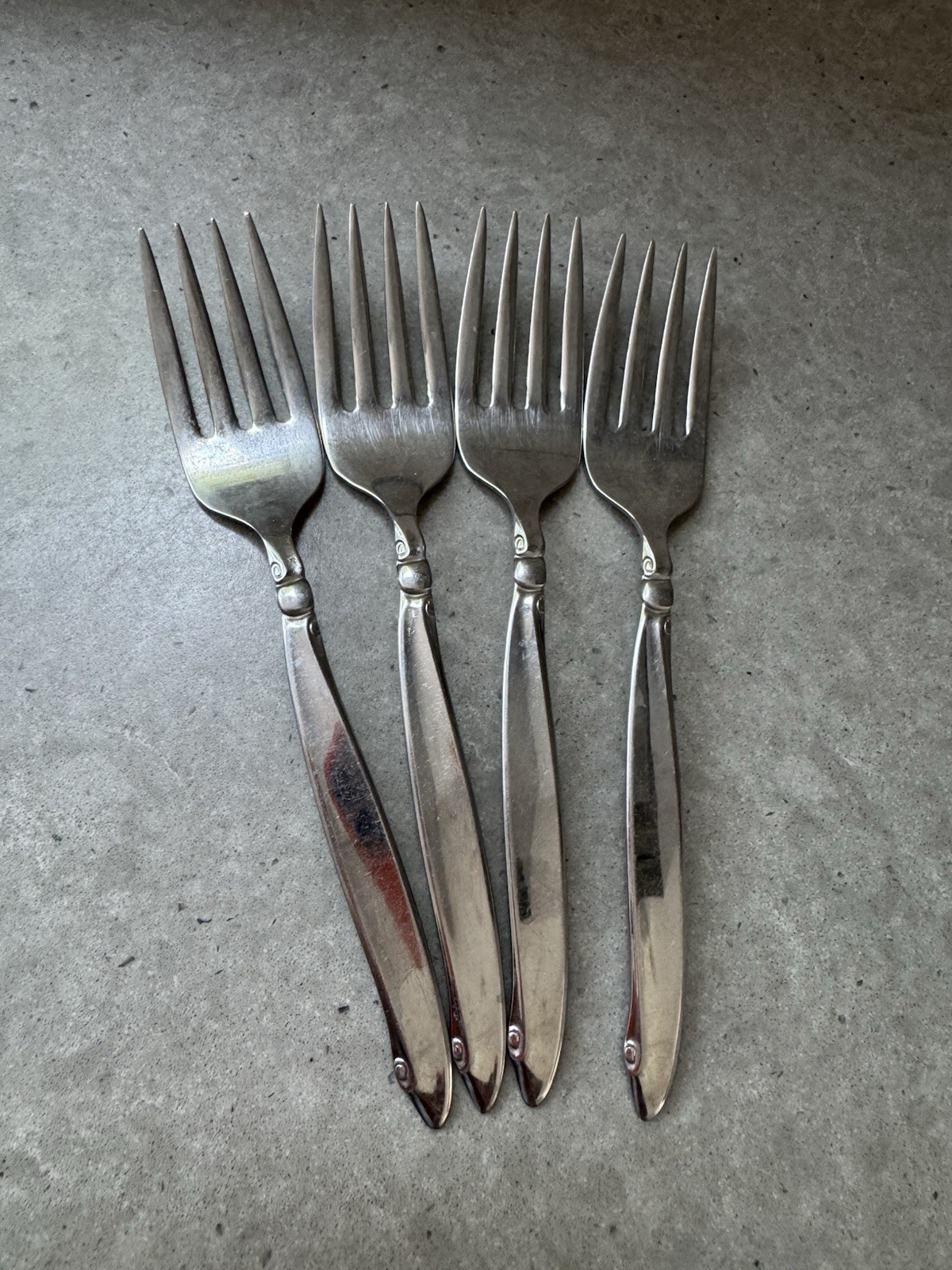 Oneida USA Rogers Flair Pattern Stainless Flatware Complete Service for 4 20 Pcs