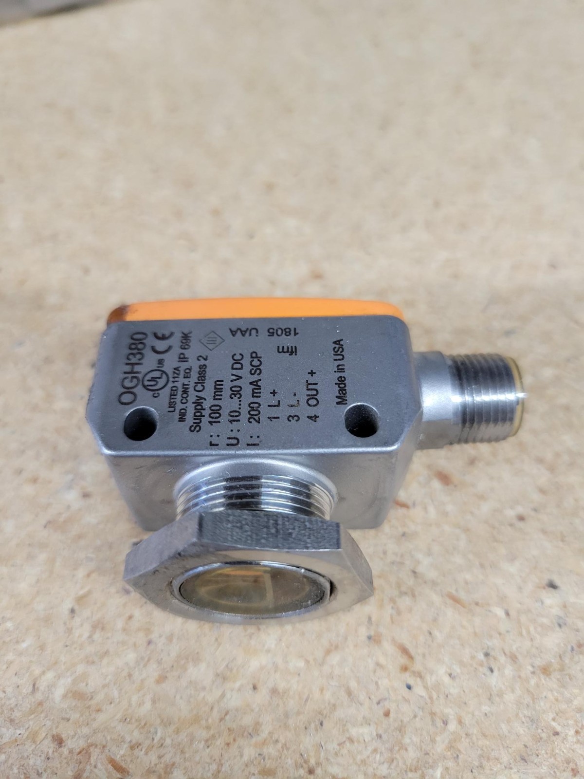 IFM Diffuse reflection sensors with background suppression OGH380