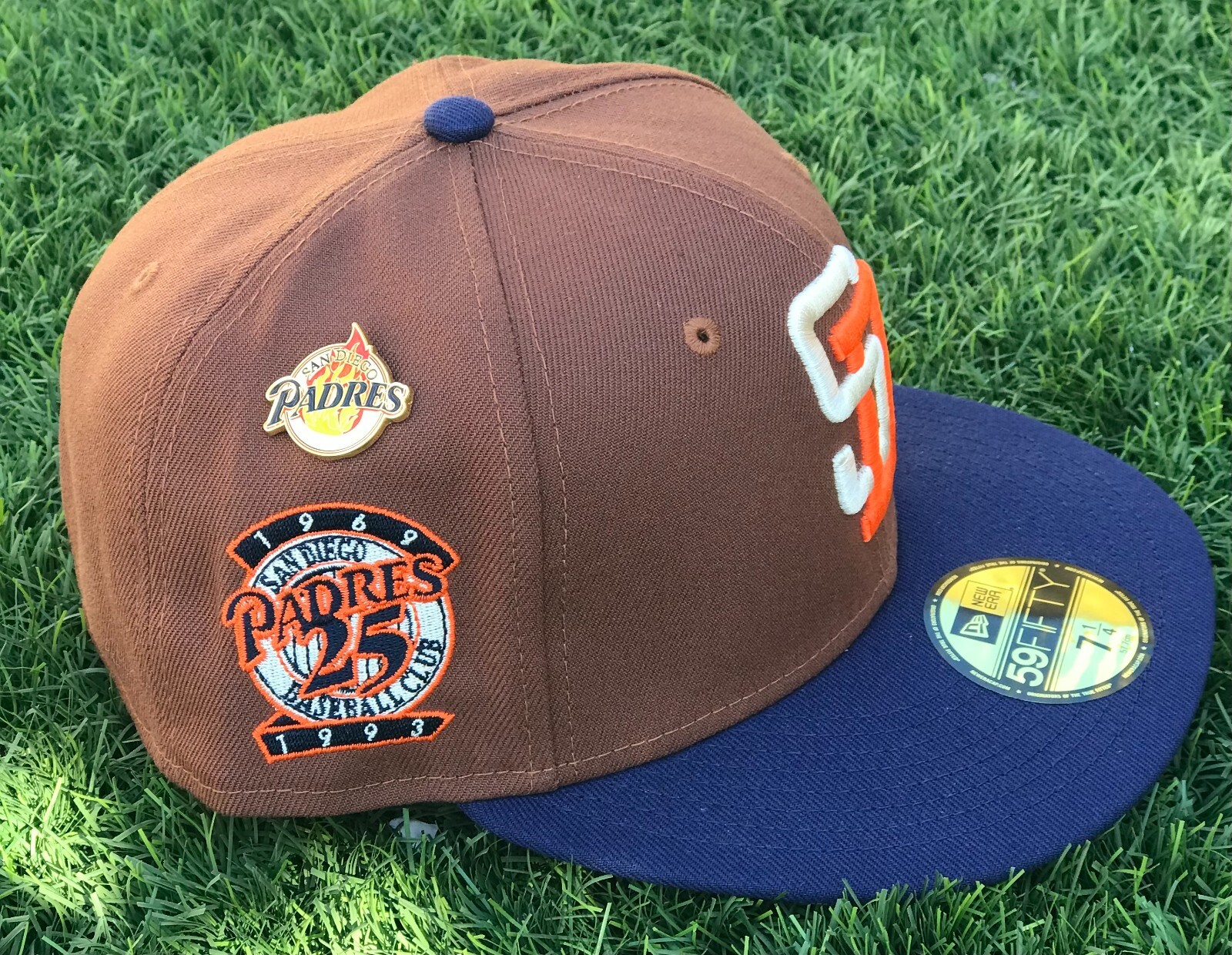 San Diego Padres Fitted Hats New Era Original with pin