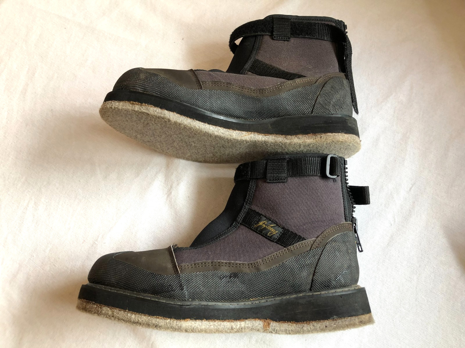 Jim Teeny Size 6 Men`s Wading Shoes - Felt Bottoms & Zippered Heels