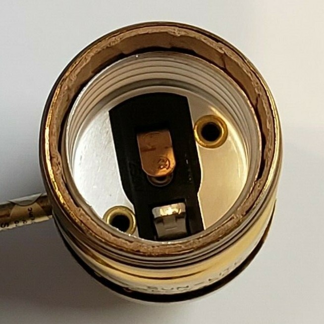 SOLID BRASS 3 WAY LAMP LIGHT SOCKET WITH UNO THREADS & DECORATIVE KEY 47644JB