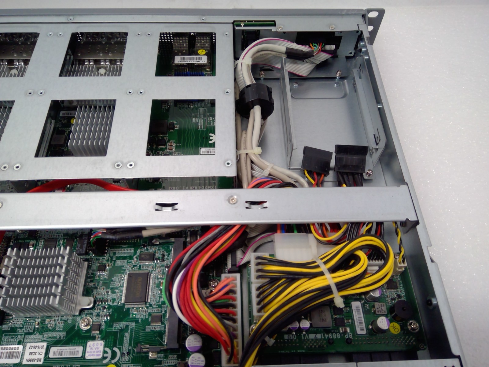 Juniper SRX4200 Services Gateway Firewall with AC Power SRX4200-AC *READ DETAIL*