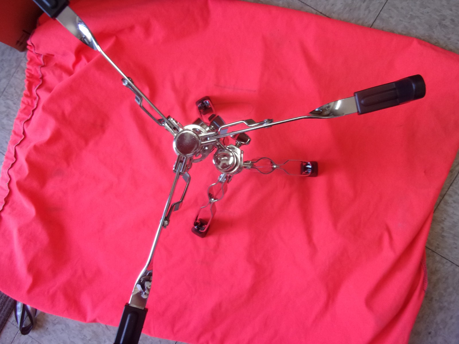 New Pearl Snare Drum Stand up to 14" double braced legs chrome from Roadshow set