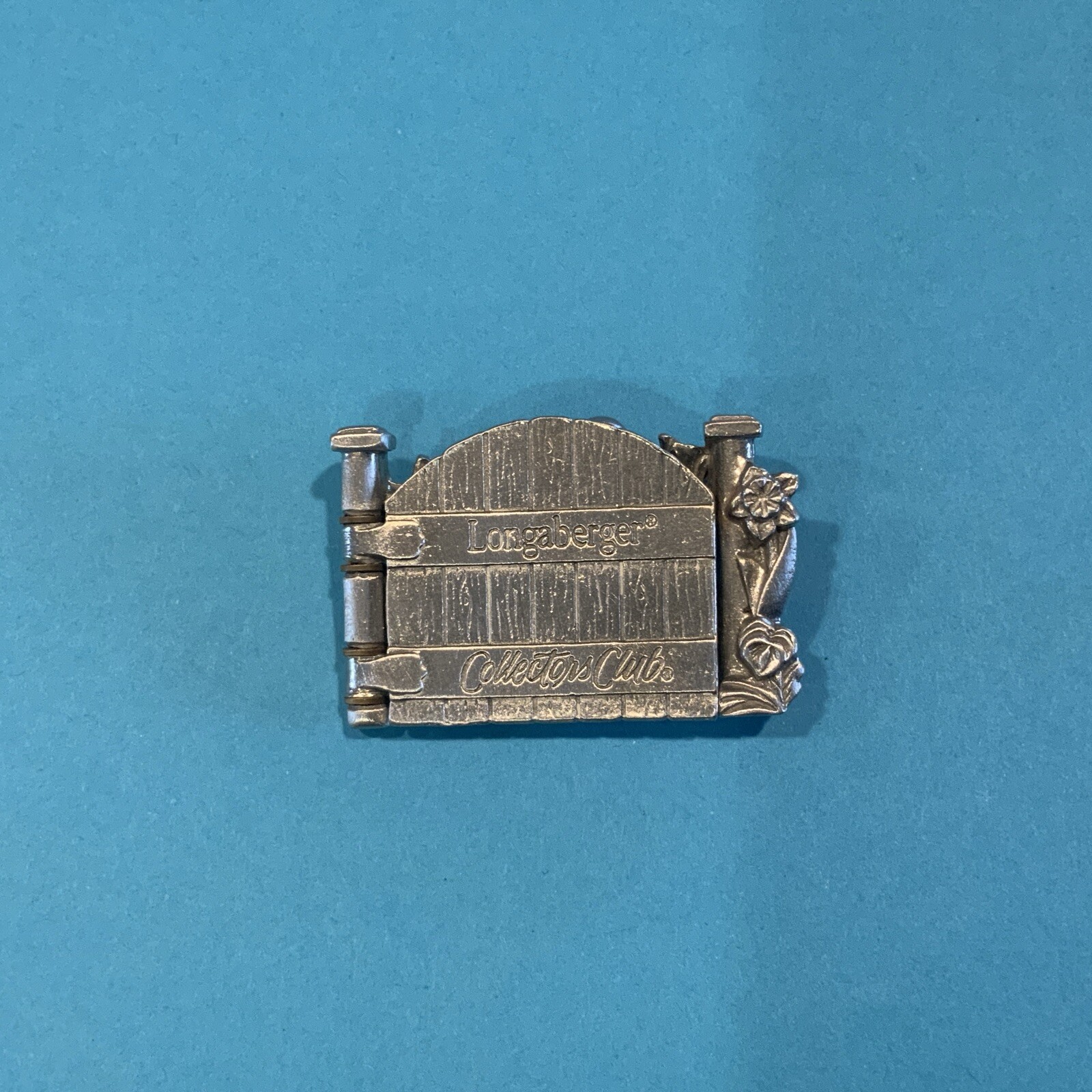 Longaberger Collector's Club Cottage Gate Basket Tie-On/Lapel Pin #73326