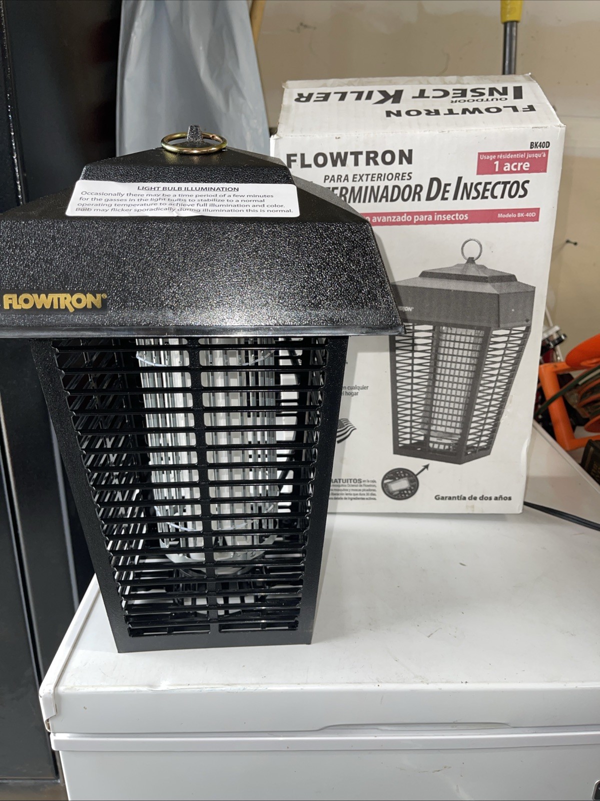 BRAND NEW Flowtron Bug Zapper 1 Acre of Coverage w/ 40W Bulb & More