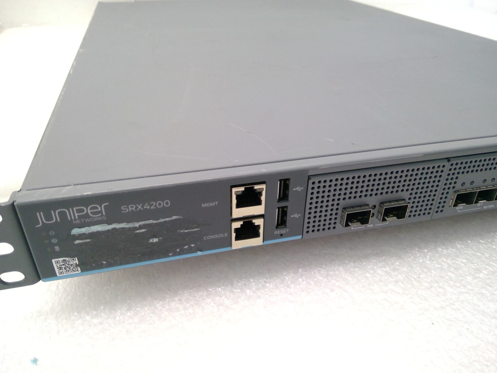Juniper SRX4200 Services Gateway Firewall with AC Power SRX4200-AC *READ DETAIL*