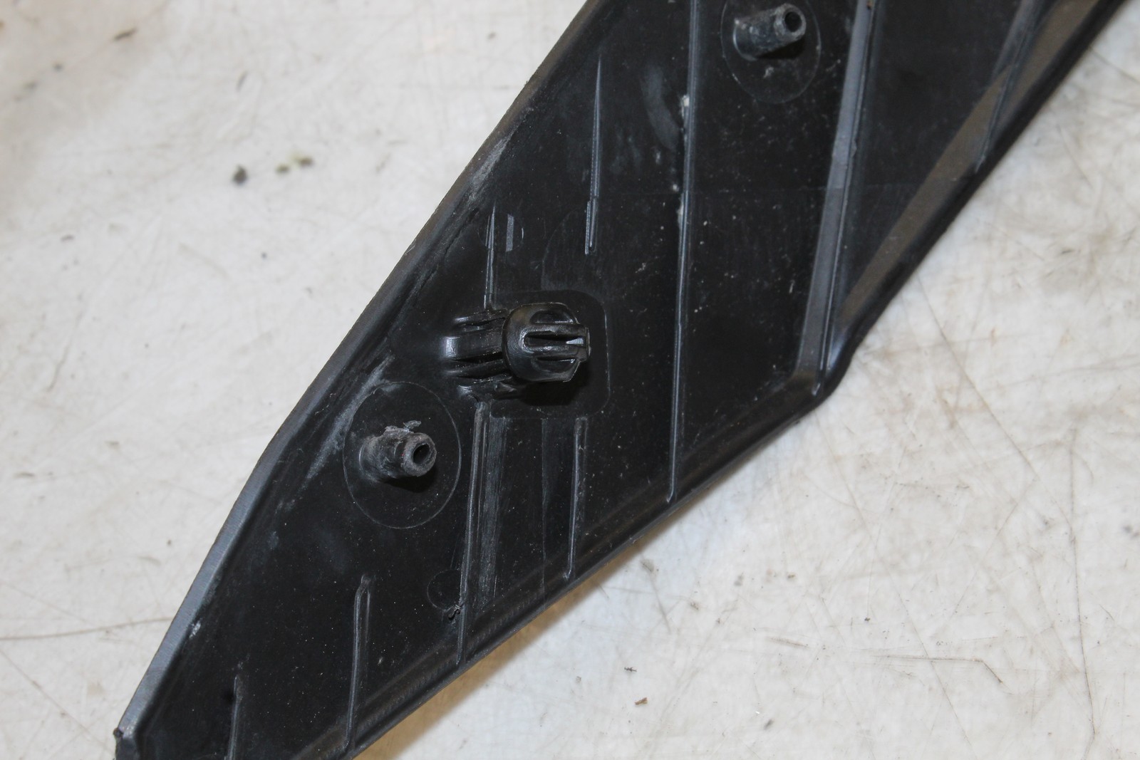 2015 Ski-doo Summit XM 800 Windshield Trim 517304922