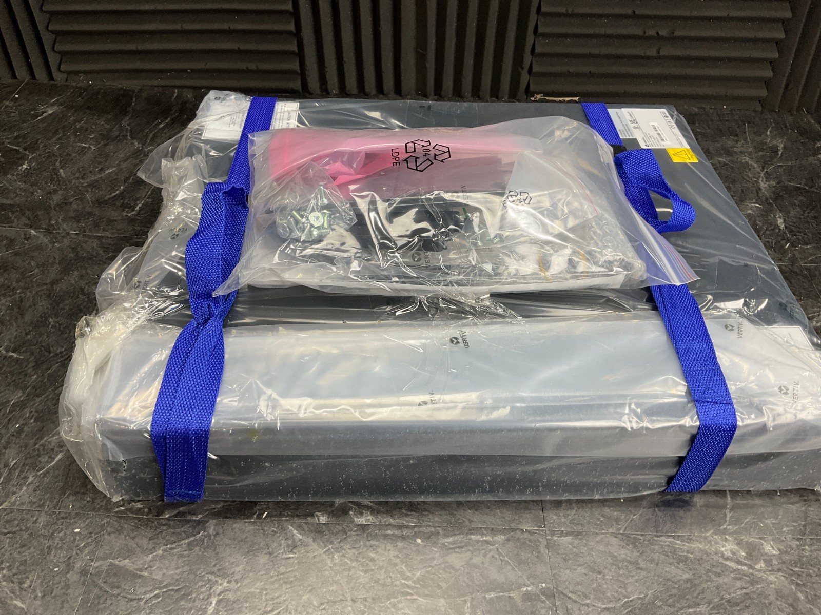 Liebert Battery Cabinet GXT5-3000 GXT5-EBC72VRT2U 💚❤️💚❤️ OPEN BOX! 💚❤️💚❤️