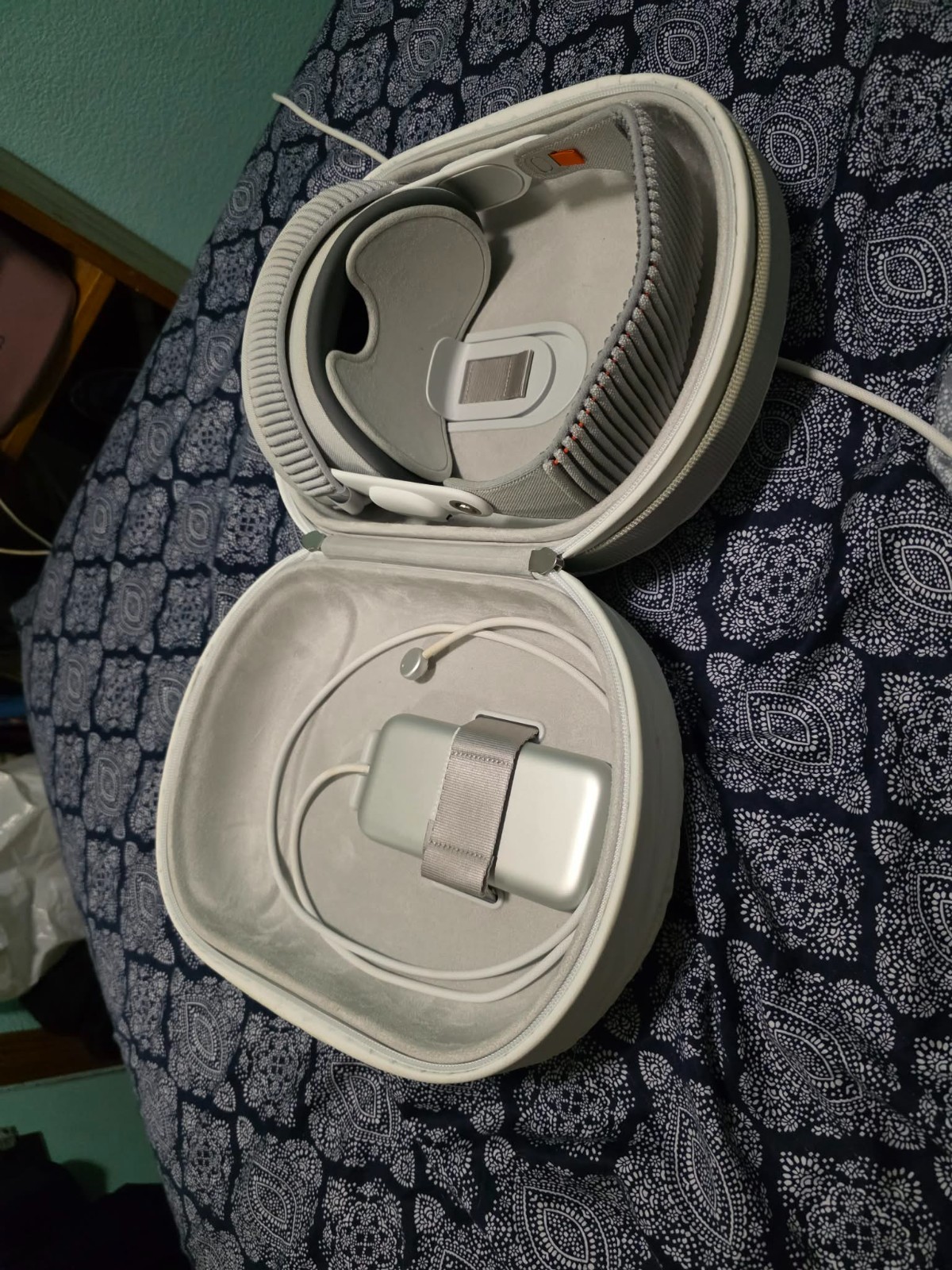 Apple Vision Pro Headset 21w 512GB With Case + Accessories, Excellent Condition
