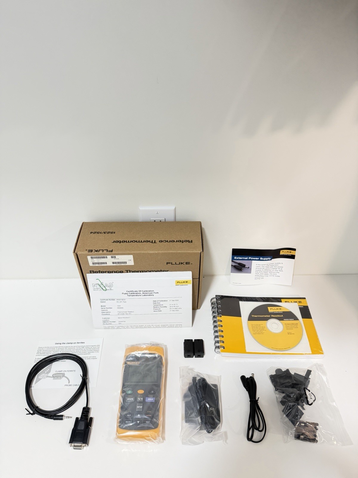 FLUKE 1524 REFERENCE THERMOMETER W/ PROBE & BAG (TESTED) FREE SHIPPING
