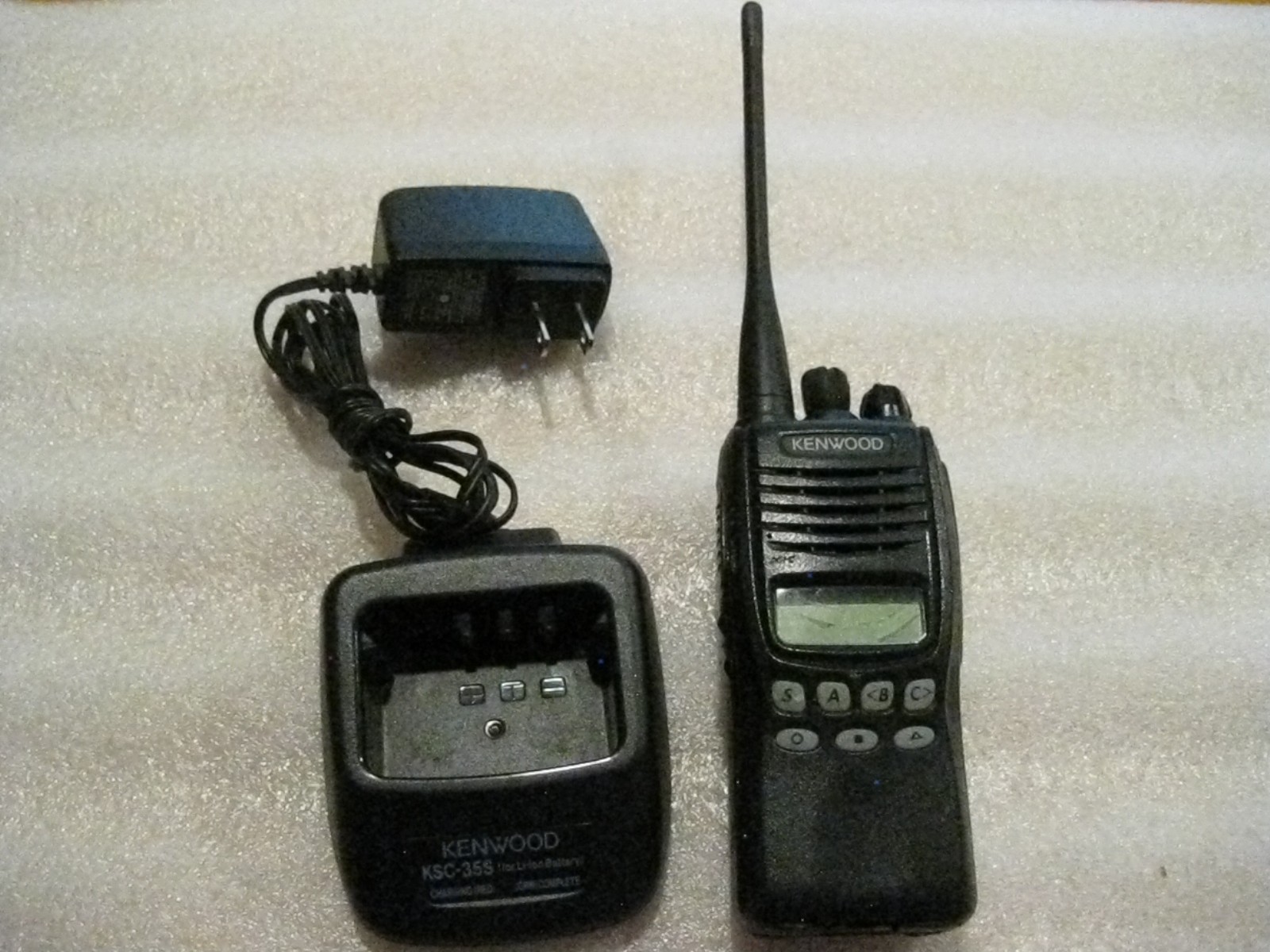 Kenwood TK-3312-1 UHF Analog Portable w/ Charger (Lot#KY601)