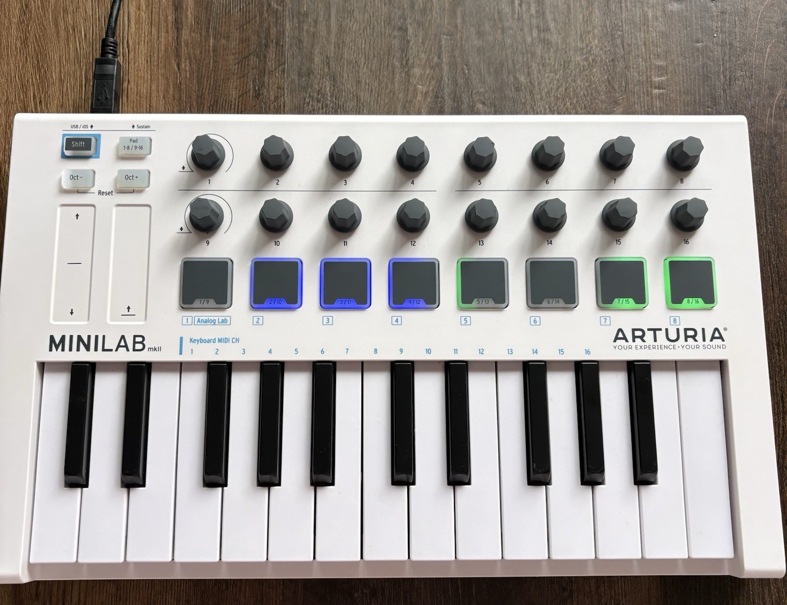GREAT CONDITION Arturia MiniLab MkII MIDI Controller w/ Analog Lab Lite Software