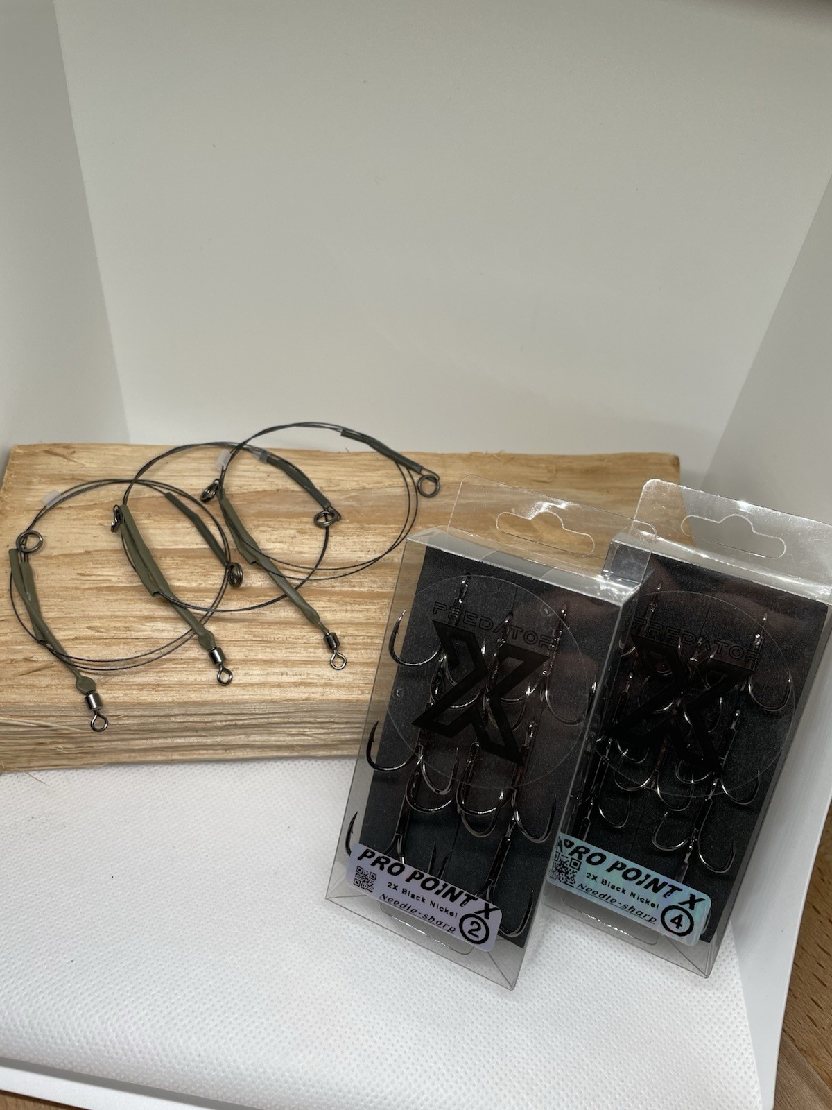 Predator X Titanium Pike Trace 20" / 50cm 3 PACK + 2 box  Sz 4 Hooks 42lb