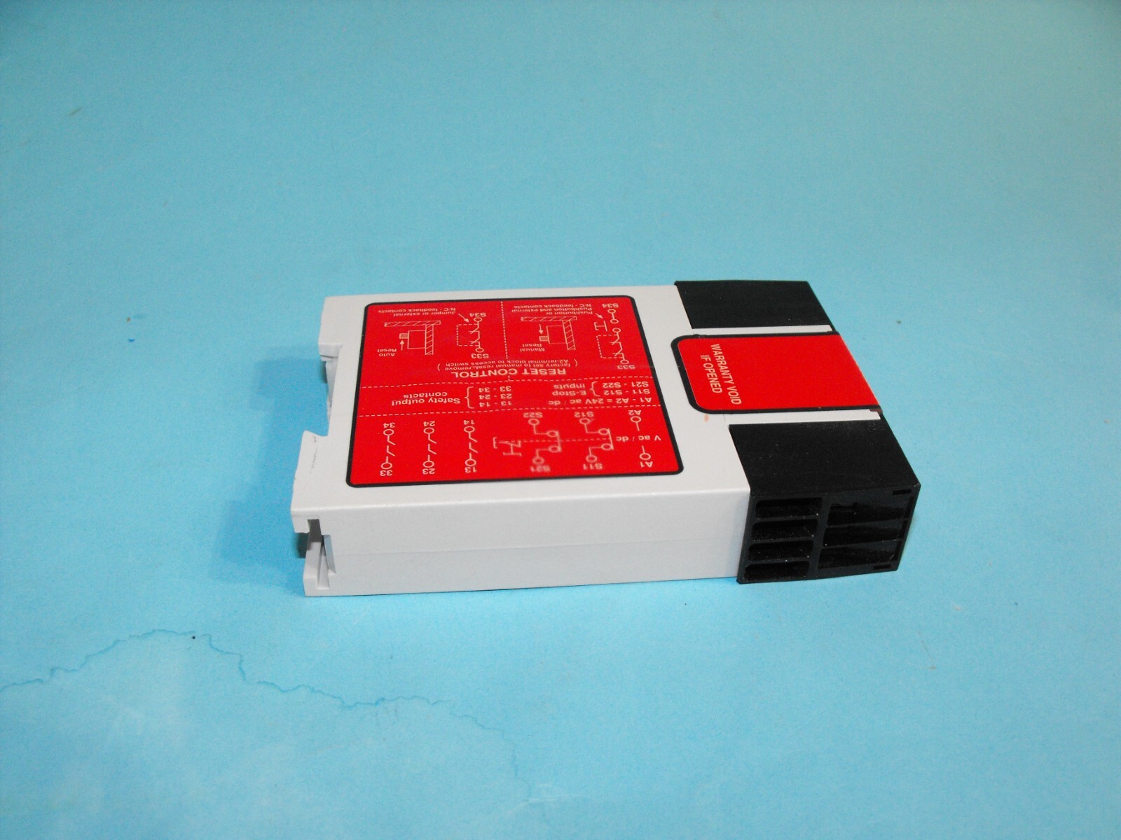 Banner ES-FA-9A.E-Stop Safety Relay Module 24V AC/DC.USED