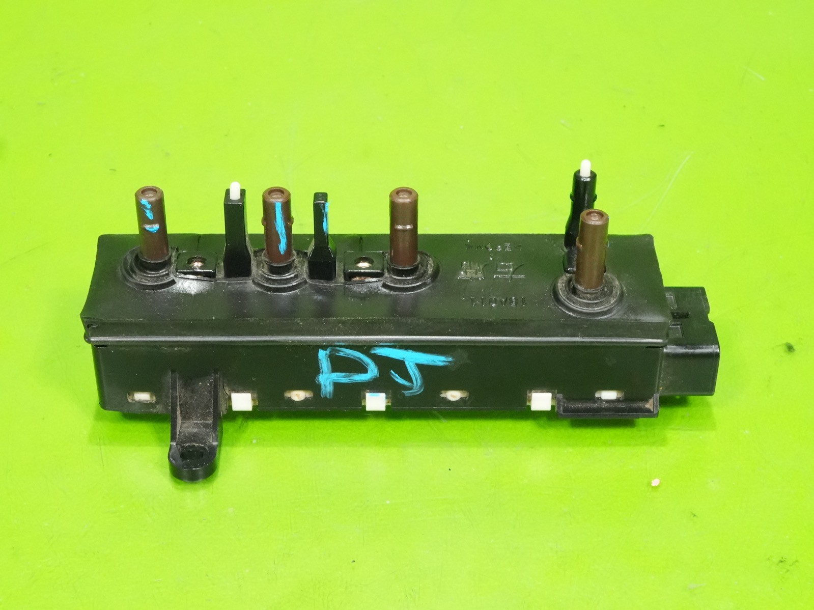 01-05 IS300 OEM passenger right front seat power control switches buttons