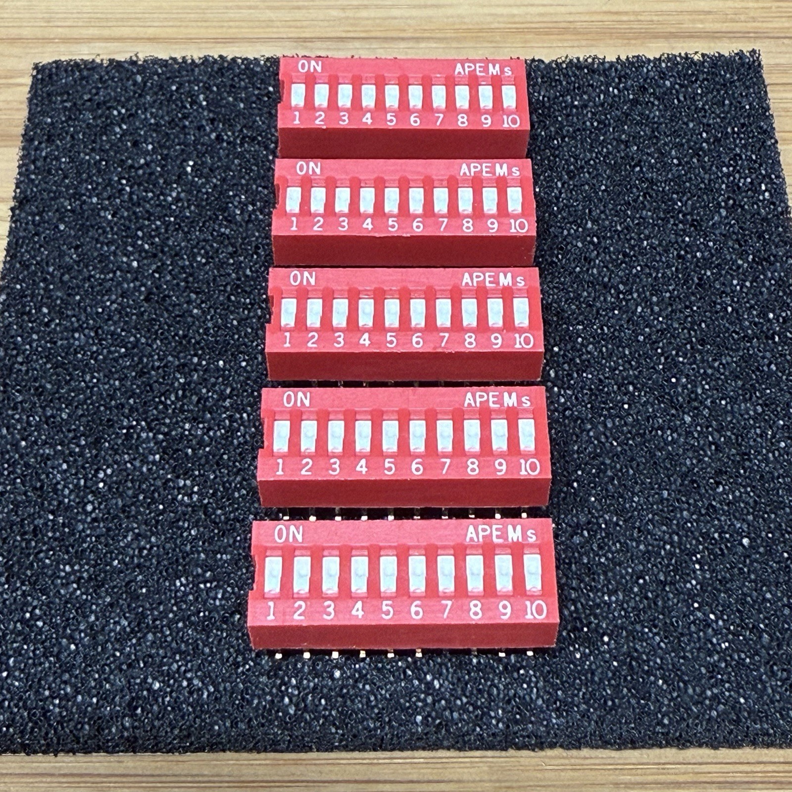 5x APEM DSR-10T DIP Switch – 10 Position Recessed Actuator, Gold Contacts