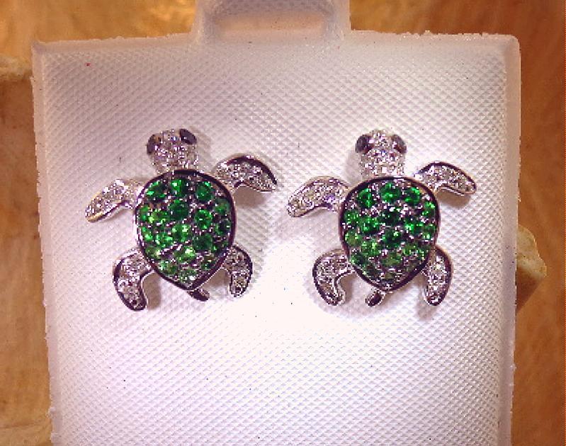 14.5MM 14K WHITE GOLD 0.61CT GARNET 0.22CT DIAMOND HAWAIIAN TURTLE STUD EARRINGS