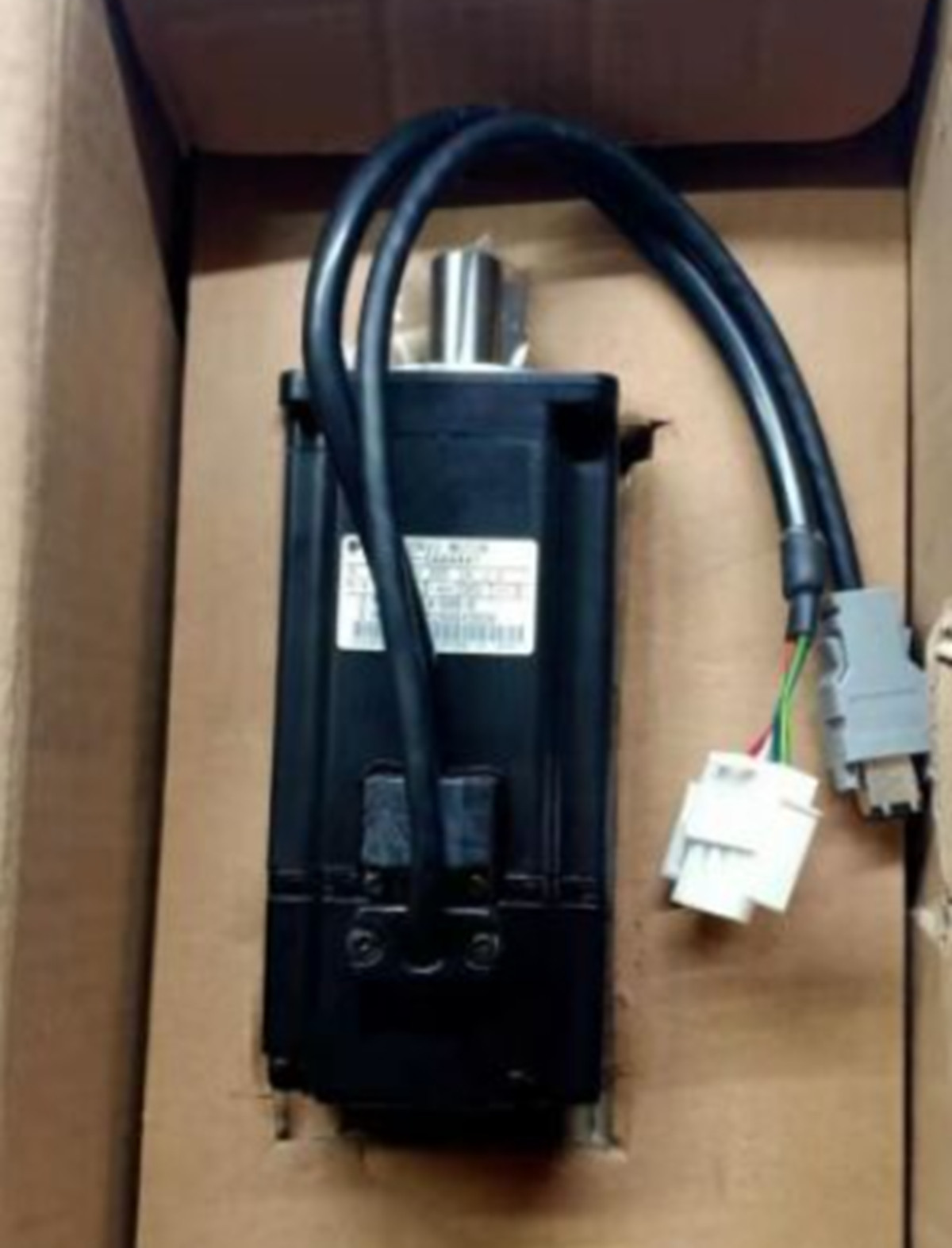 NEW YASKAWA SGMPH-06AAA-TF11 AC SERVO MOTOR SGMPH06AAATF11