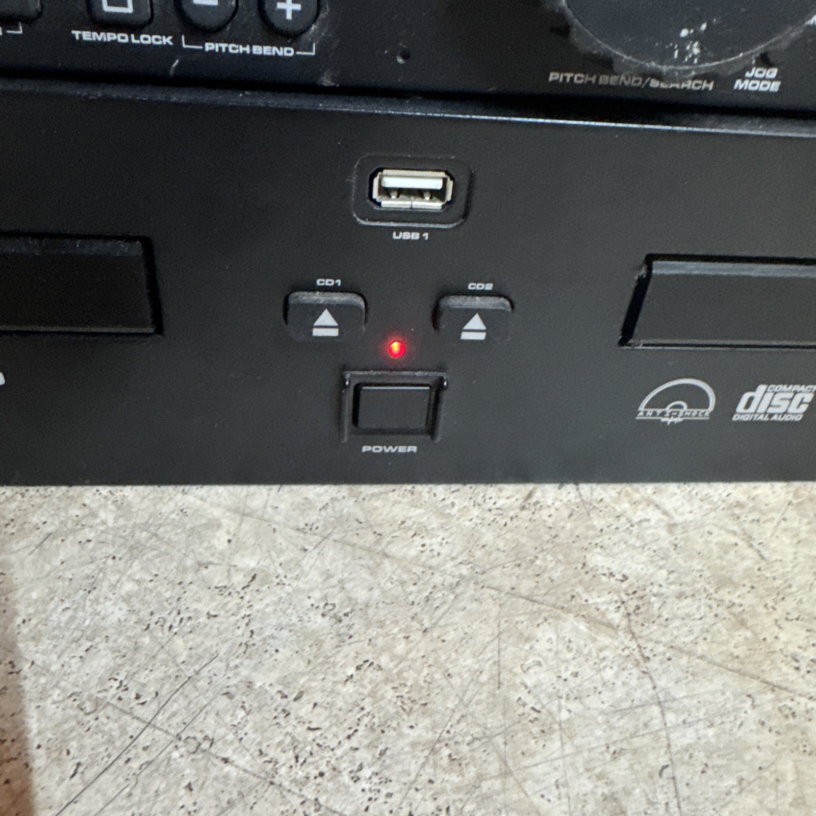 American Audio UCD-200 MKII DJ Controller CD Player WITH CABLE turns on *read*