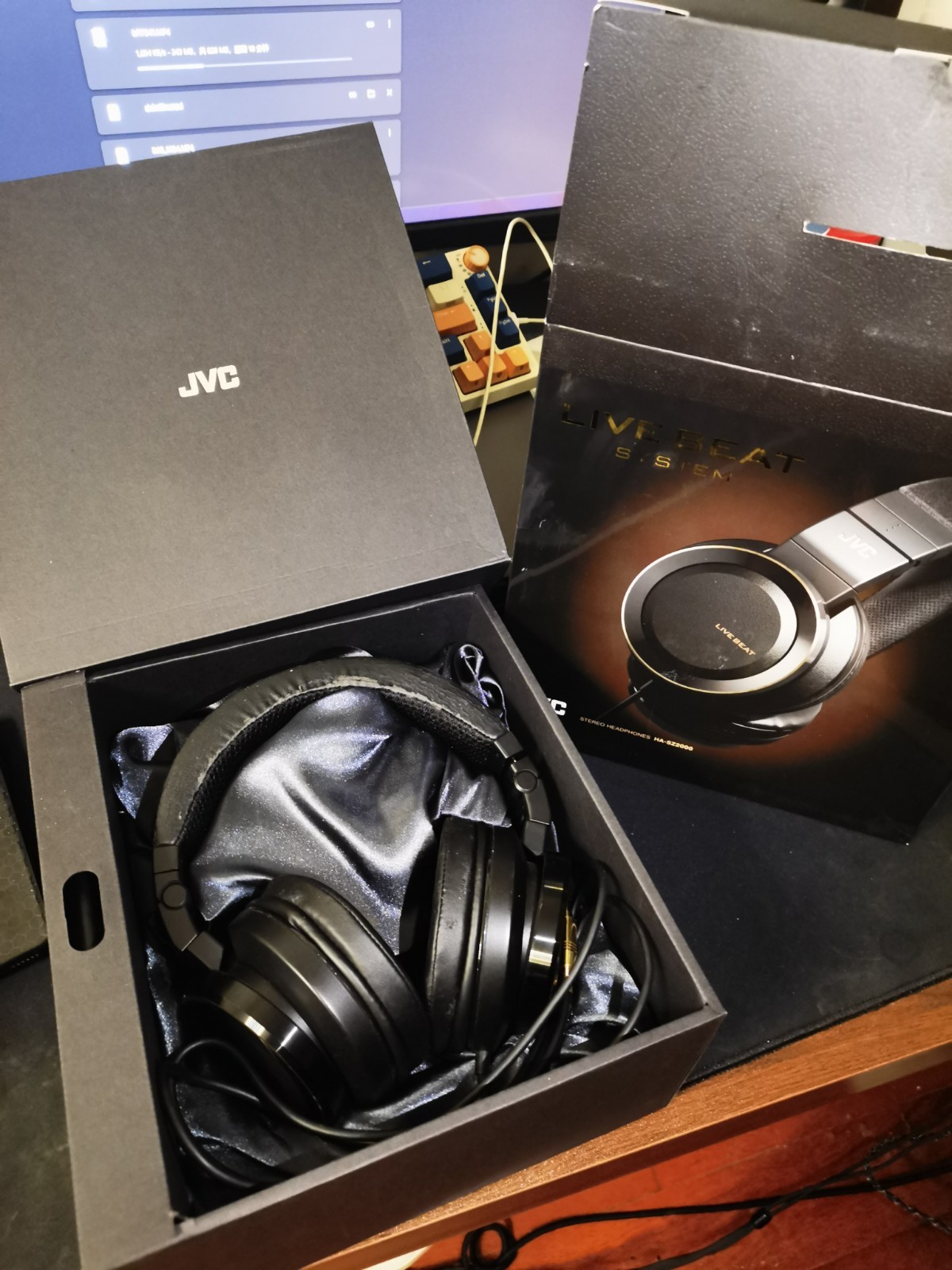 JVC HA-SZ2000 Livebeat Headphones ("Bass Cannons")