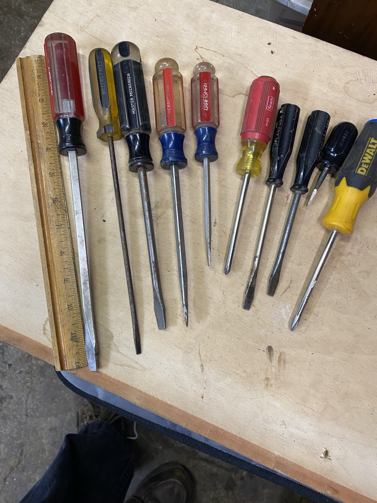 Lot Of  10 Vintage  Screw Drivers Husky,Stanley , Millers Falls, Upland, Dewalt