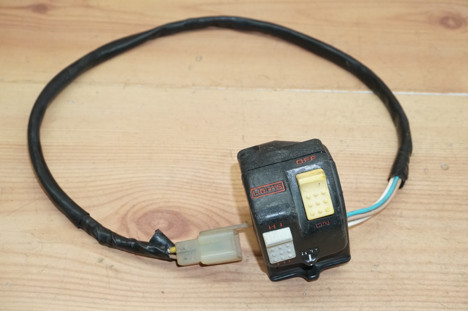 1986 Honda ATC250R ATC 250 R Left Handle Bar Control Run Switch 35200-HA2-671