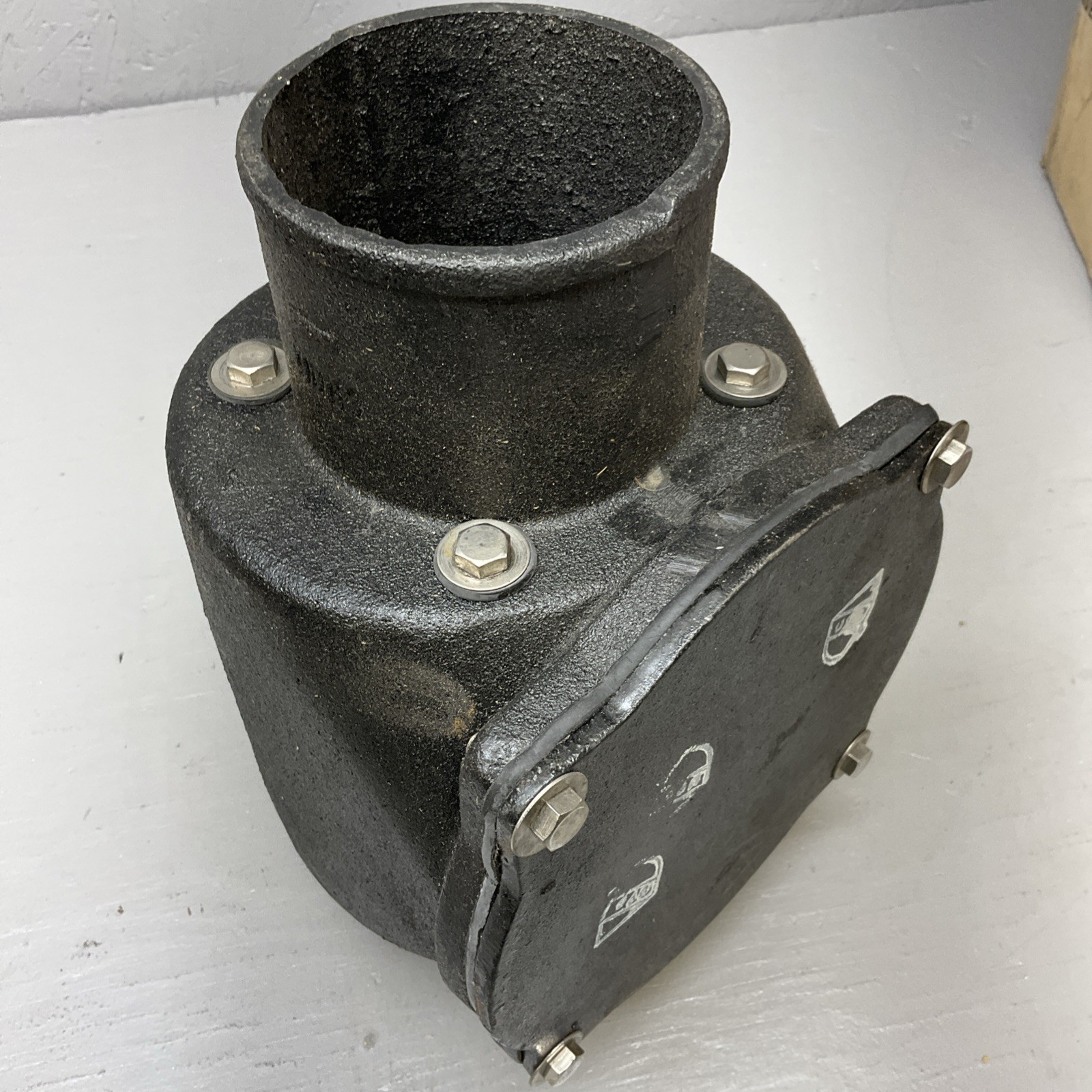 Jones Stephens No Hub Backwater Valve B01004 4" NH CI 2B5 Backflow
