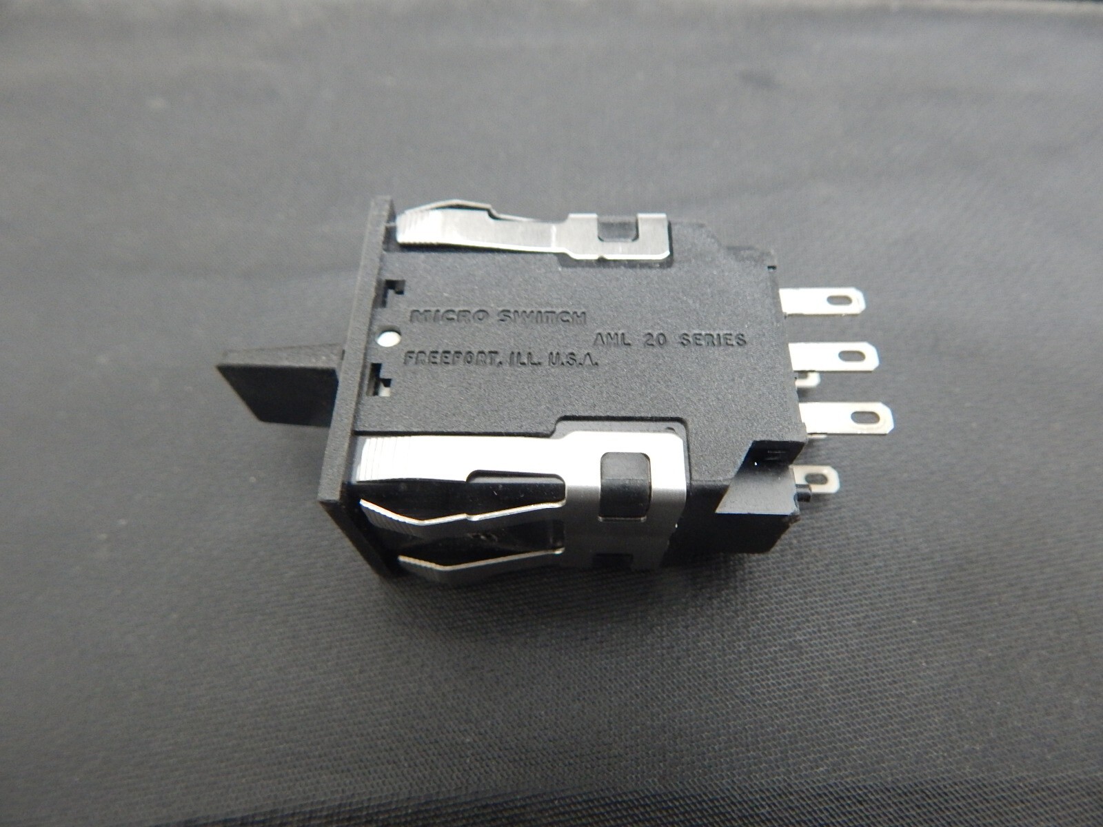 HONEYWELL MICROSWITCH AML23EBA2AC07 SWITCH TOGGLE DPDT 3A 125V - FAST SHIPPING