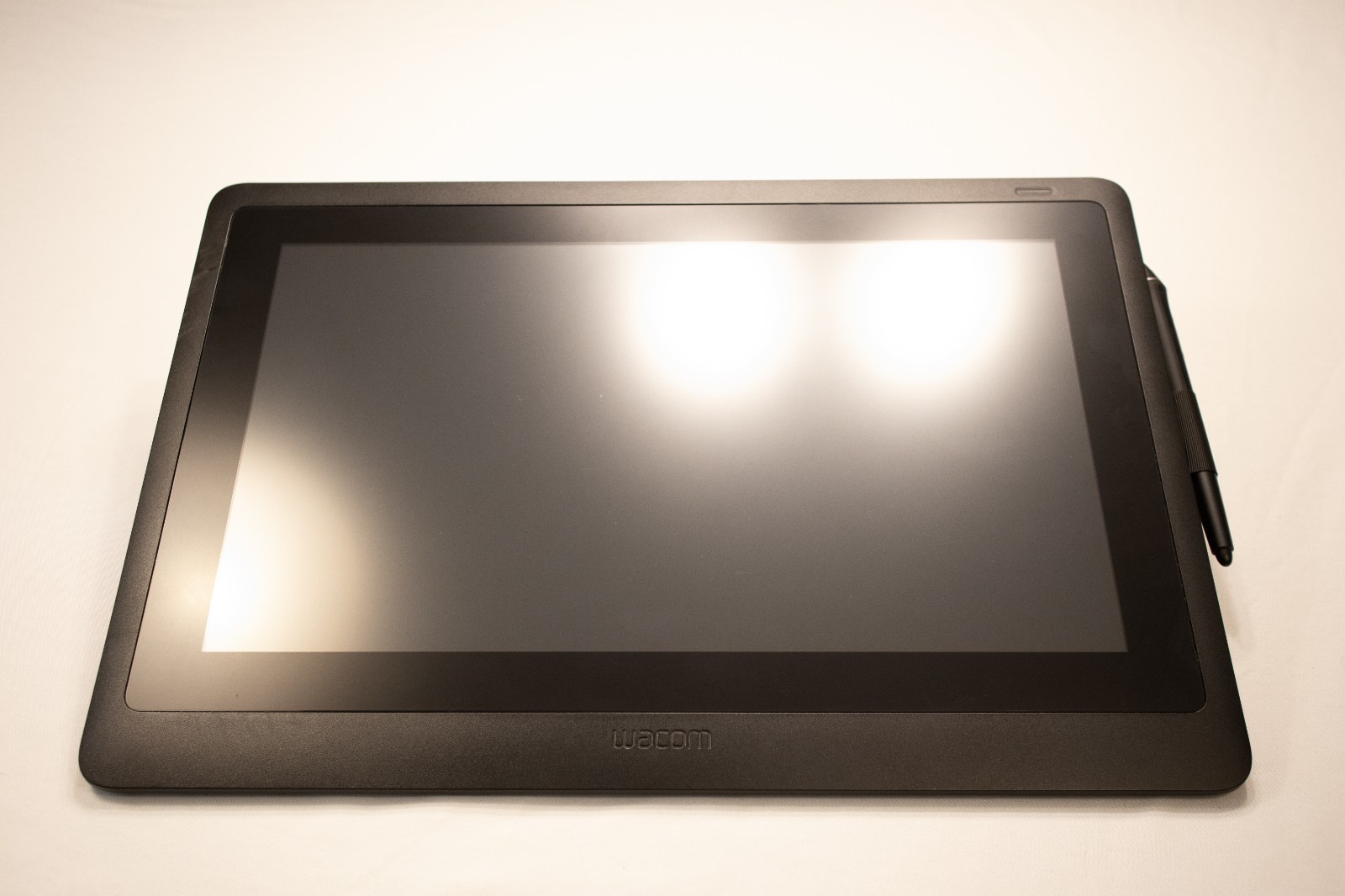 Wacom Cintiq DTK1660K0A 16in Creative Pen Display - Black