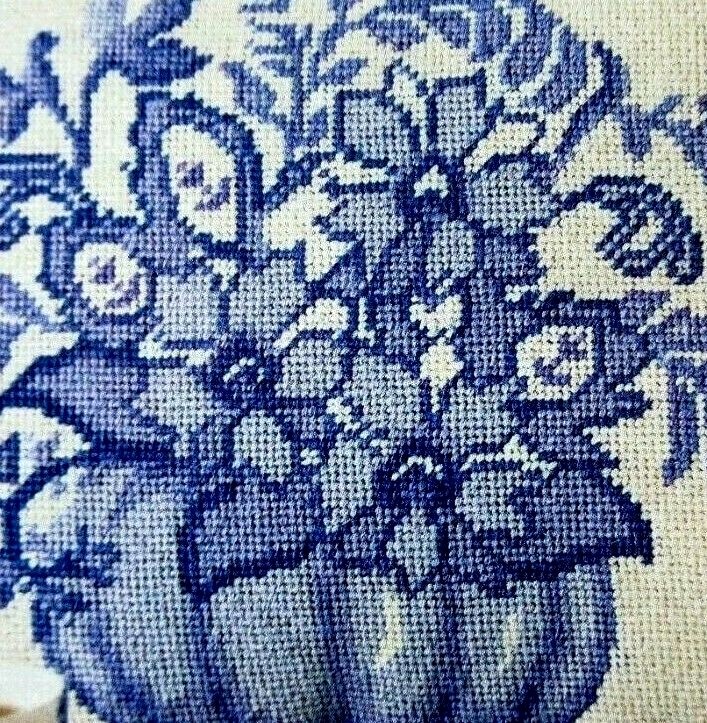 Stitcher Smpler Blue White Floral Pillow Design NEEDLEPOINT/CROSS STITCH PATTERN
