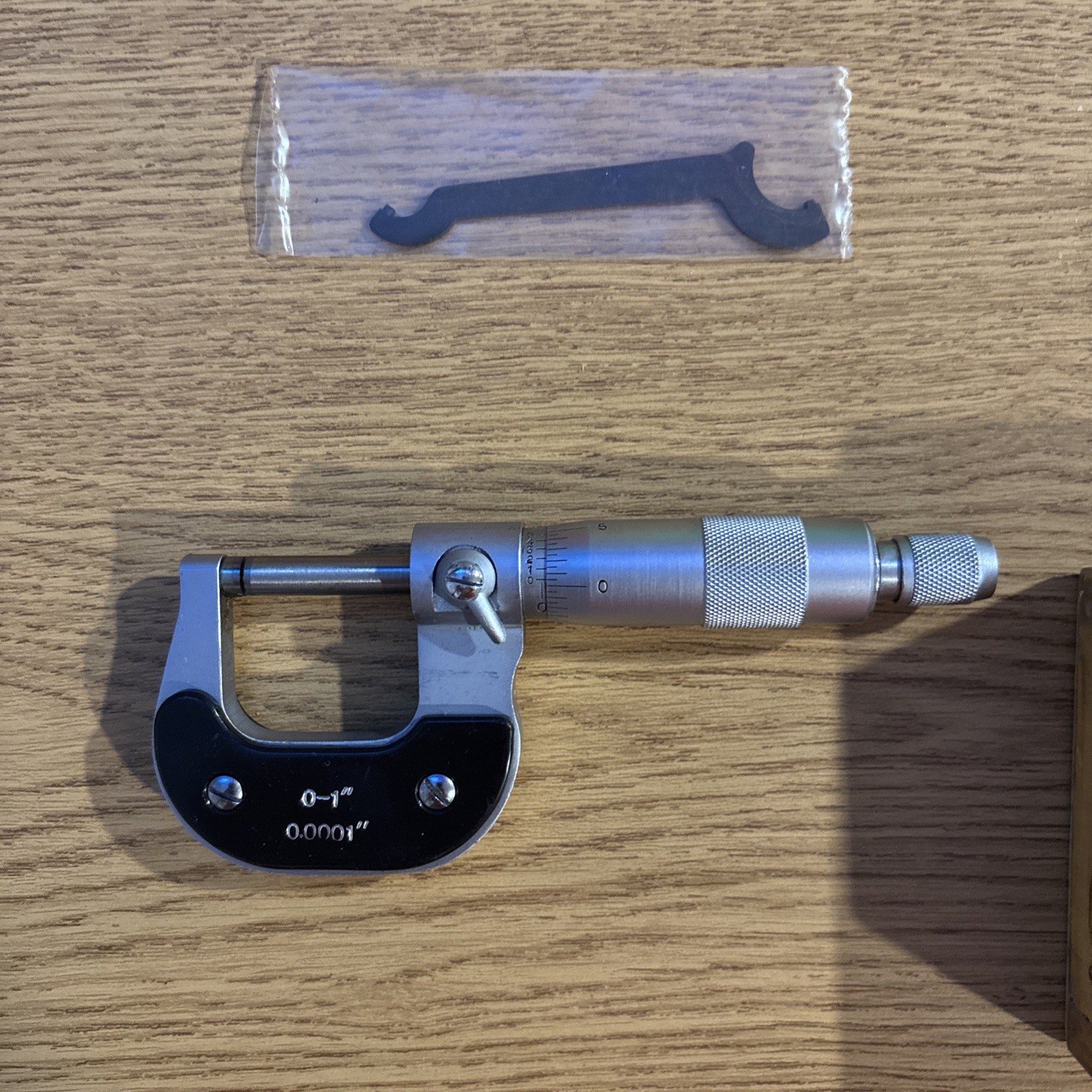 Vintage Unbranded 0-1" 0.0001" Digital Micrometer with wrench (Made in China)