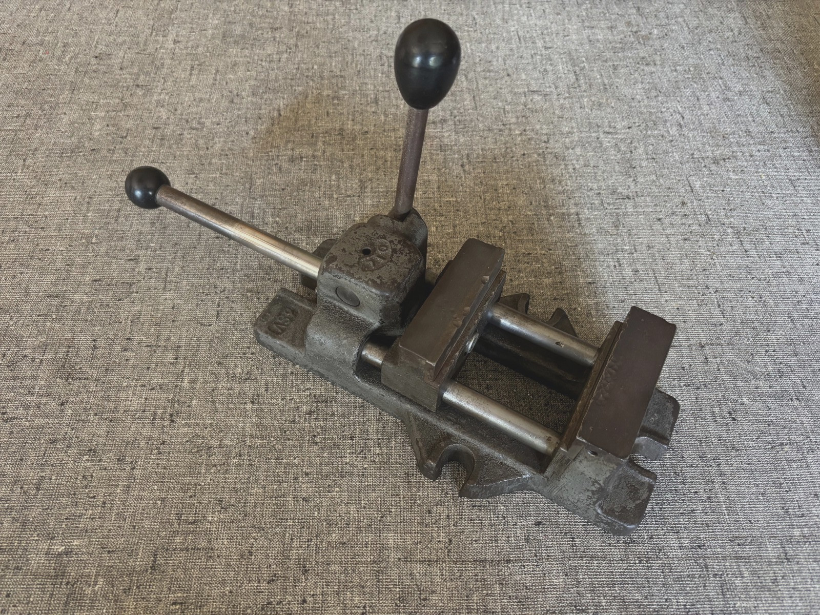 3SV HEINRICH GRIP MASTER CAM ACTUATED, QUICK POSITION & RELEASE DRILL PRESS VISE