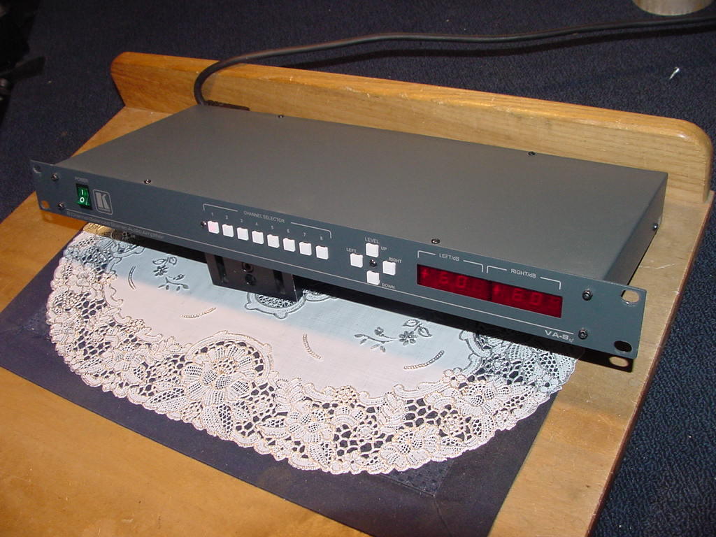 Kramer VA-8XL 8 Channel−Balanced Stereo Volume Controller F/Balanced Audio Used!