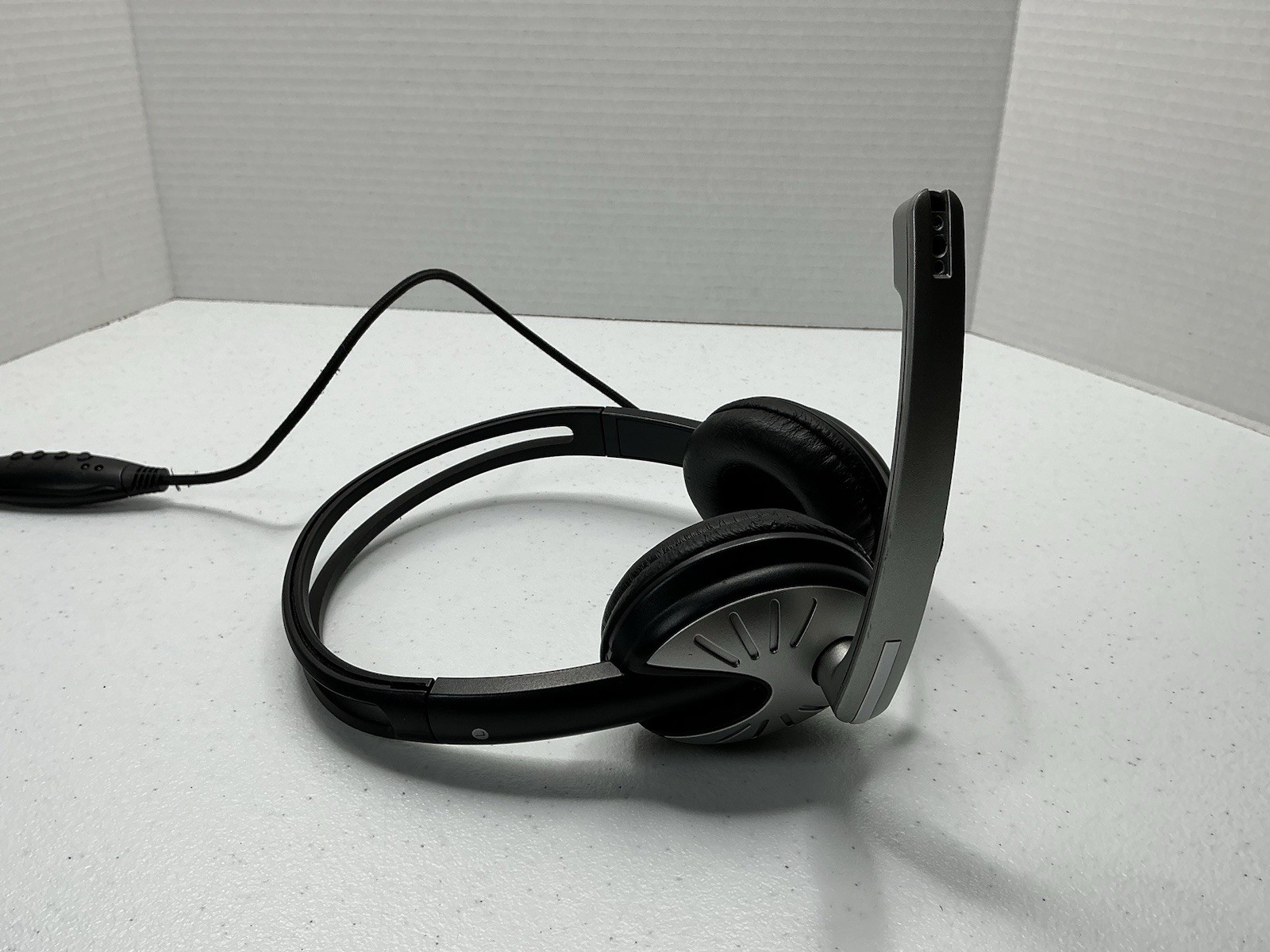 iMicro SP-IMME282 Wired USB Headphone w/ Microphone & Volume Control (Black)