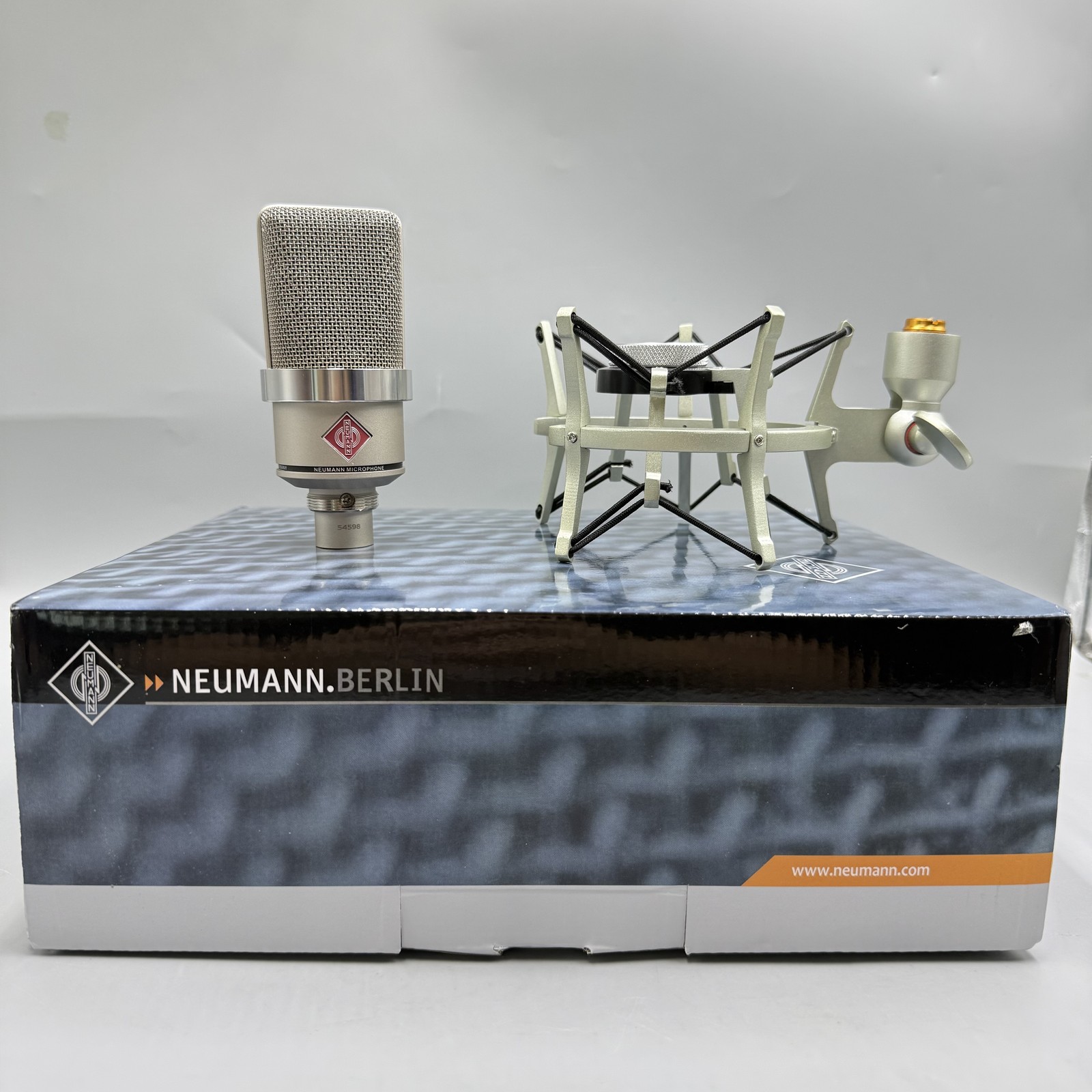 TLM 102 Neumann Large Diaphragm Condenser Microphone Studio Set Shockmount