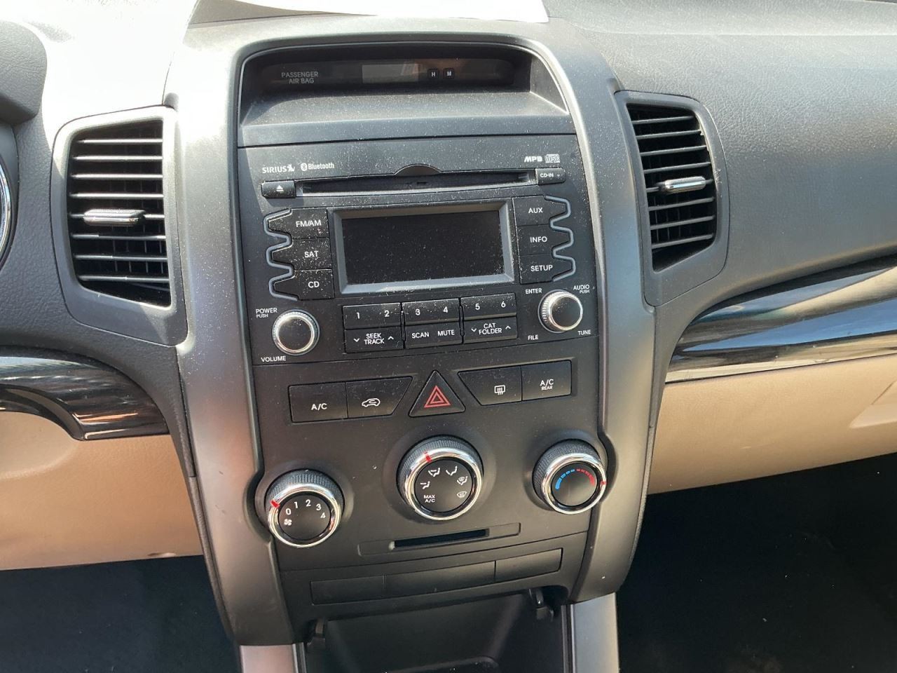 SORENTO 2011 Glove Box 5050733