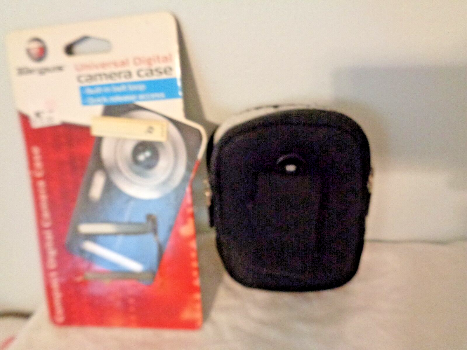 Targus Universal Compact Digital Camera Case Built in Belt Quick Release Access