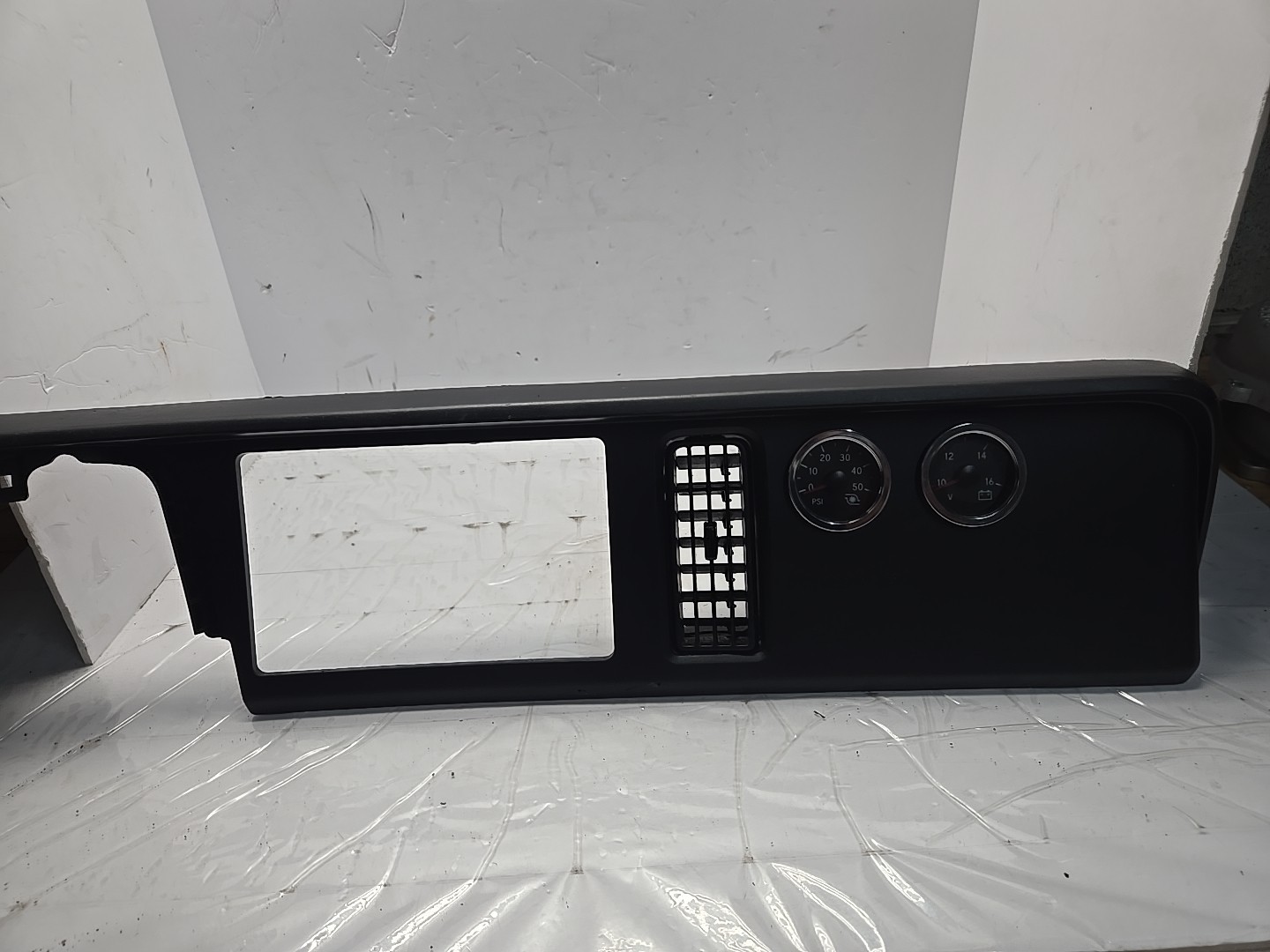 GENUINE OEM INTERNATIONAL LT INSTRUMENT PANEL 3765257C94 W/Gauges (2)