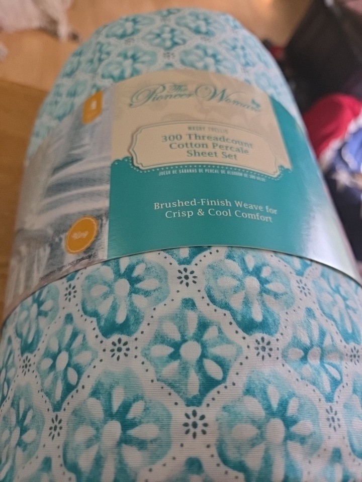 The Pioneer Woman 300 Thread count Cotton 4pc Sheet Set KING Washy Trellis