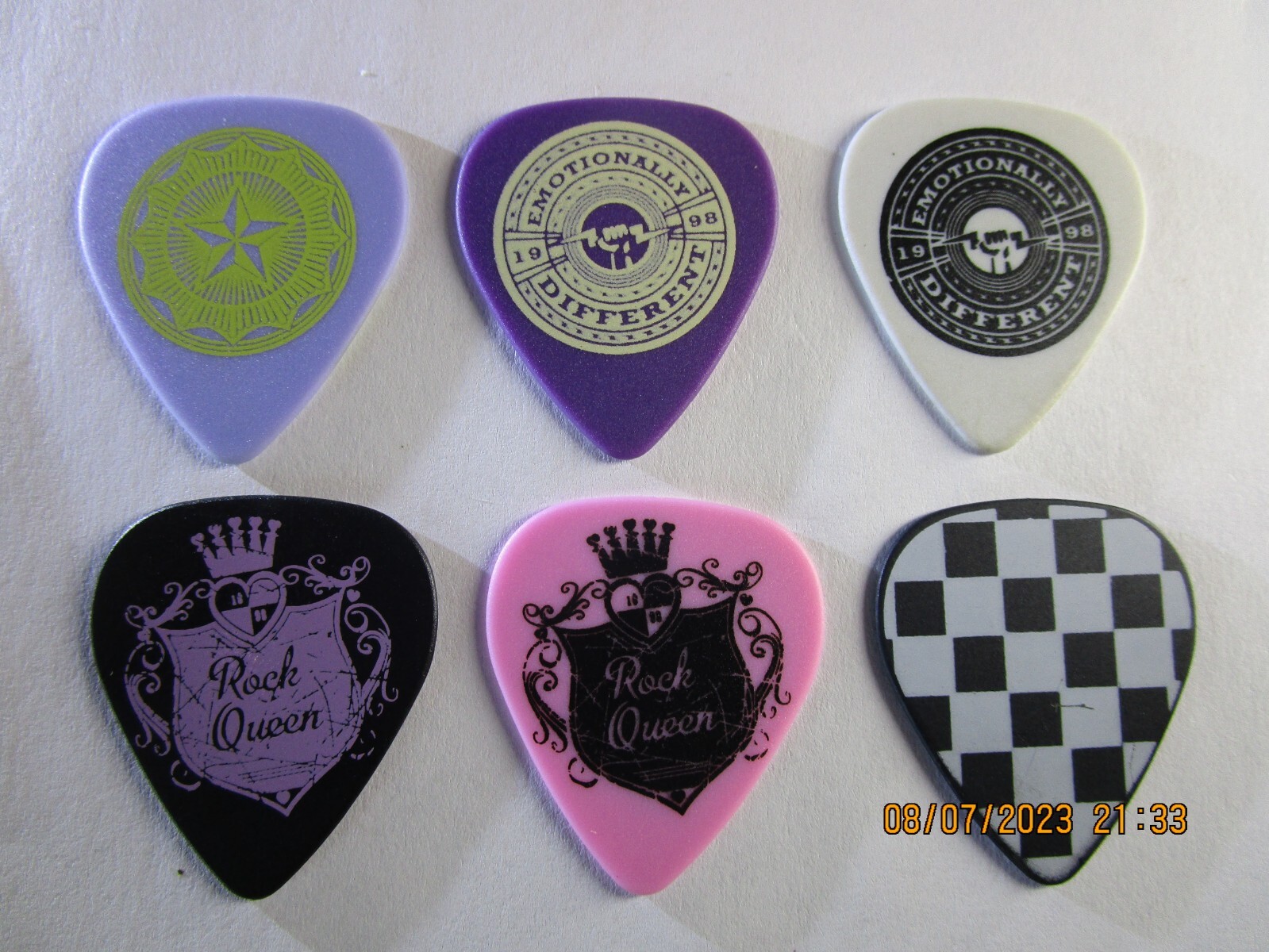 6 Pack Designer Guitar Picks First Act Fun Graphic Designs Heavy Gauge #121