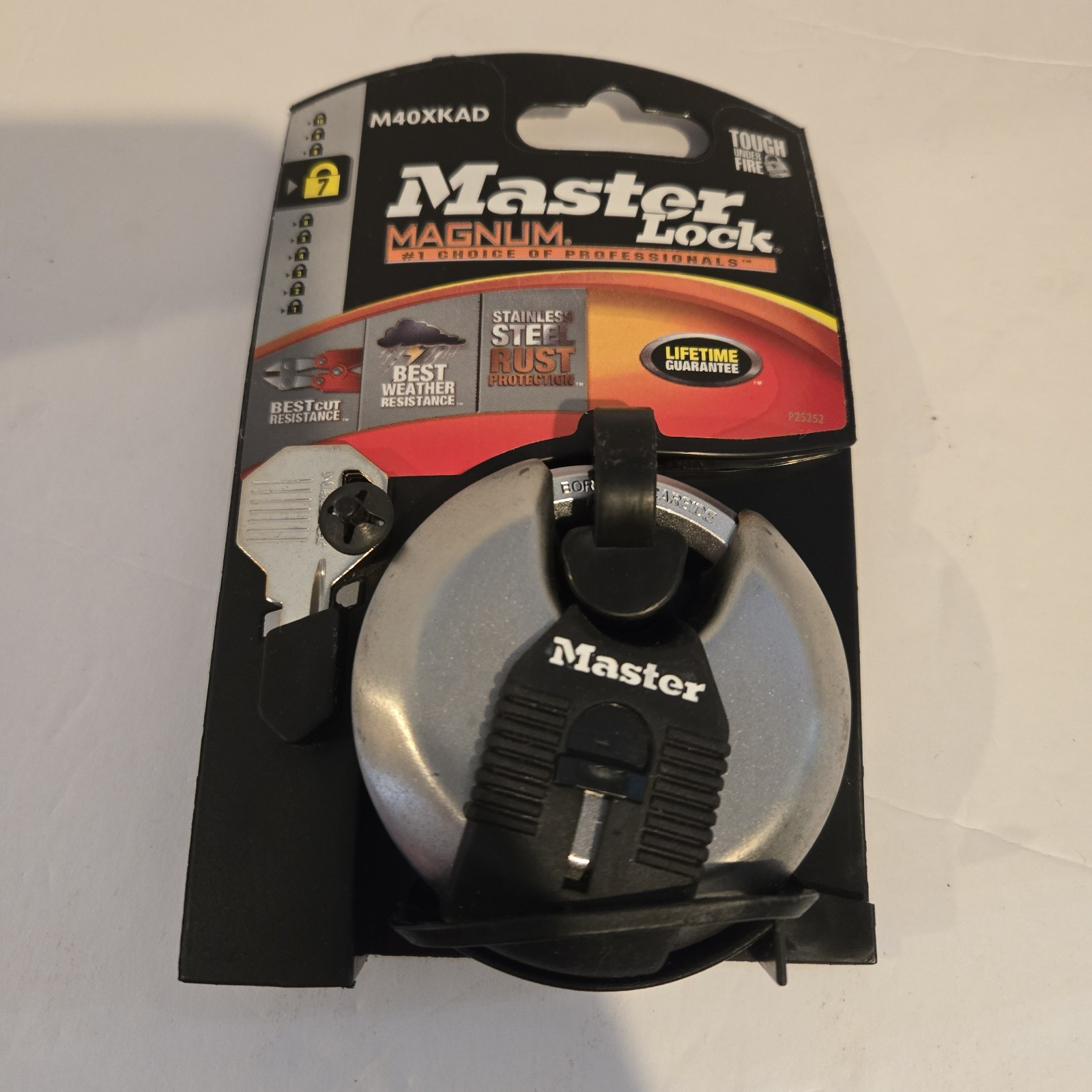 Master Lock M40XKAD Magnum Heav Duty Stainless Steel Discus Padlock with Key
