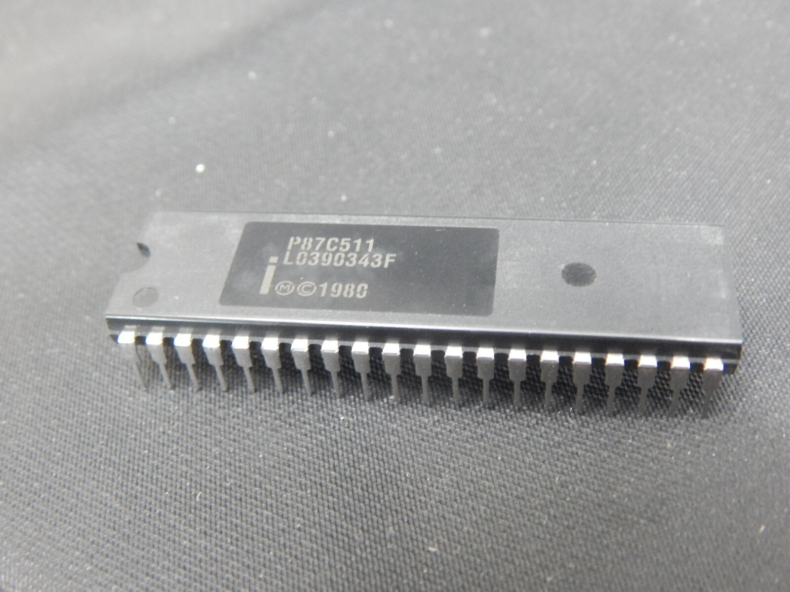 INTEL P87C511 Microcontroller - USA SELLER - LIGHTNING FAST SHIPPING