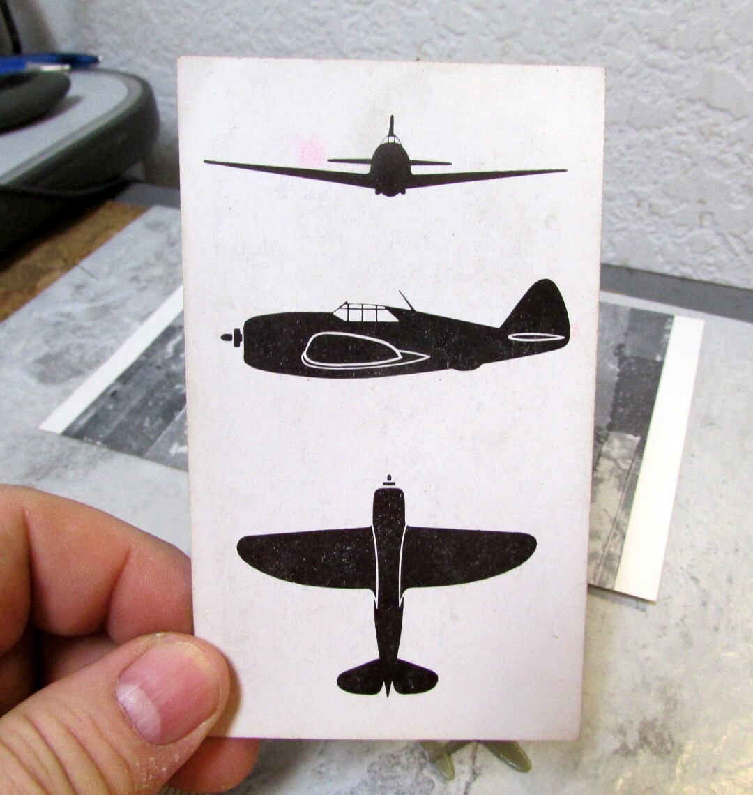 WWII plane recognition plastic plane, ID Card & Photograph, P-47 Thunderbolt