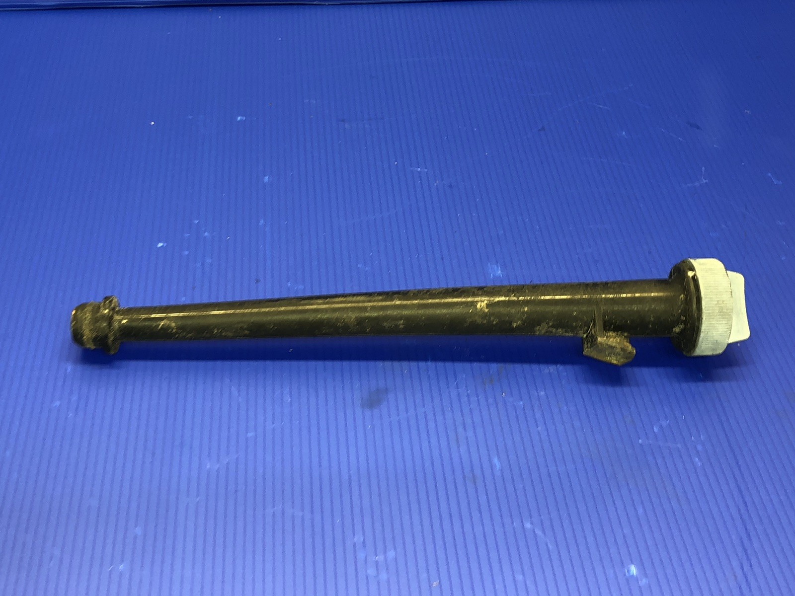 BRIGGS & STRATTON OPPOSING DIPSTICK TUBE 42A707-2238-E1 495715