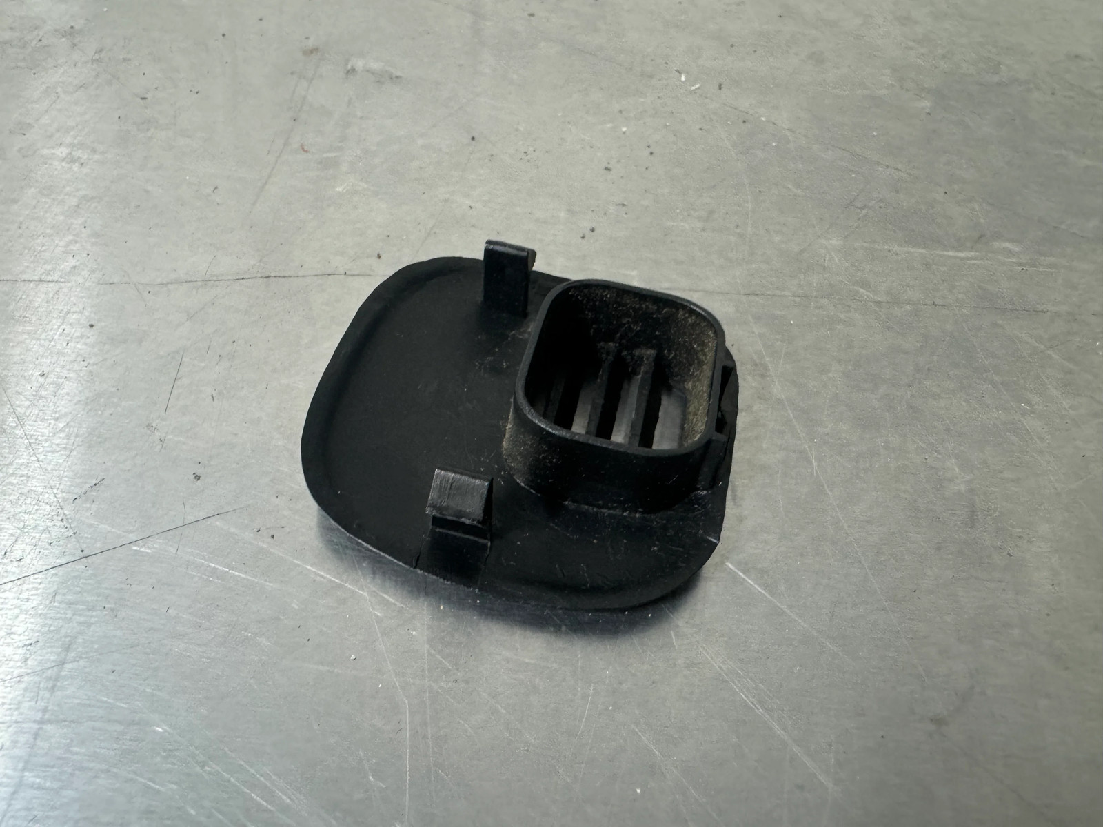 1997 - 2004 C5 CORVETTE INTERIOR AMBIENT AIR TEMP SENSOR GRILLE COVER