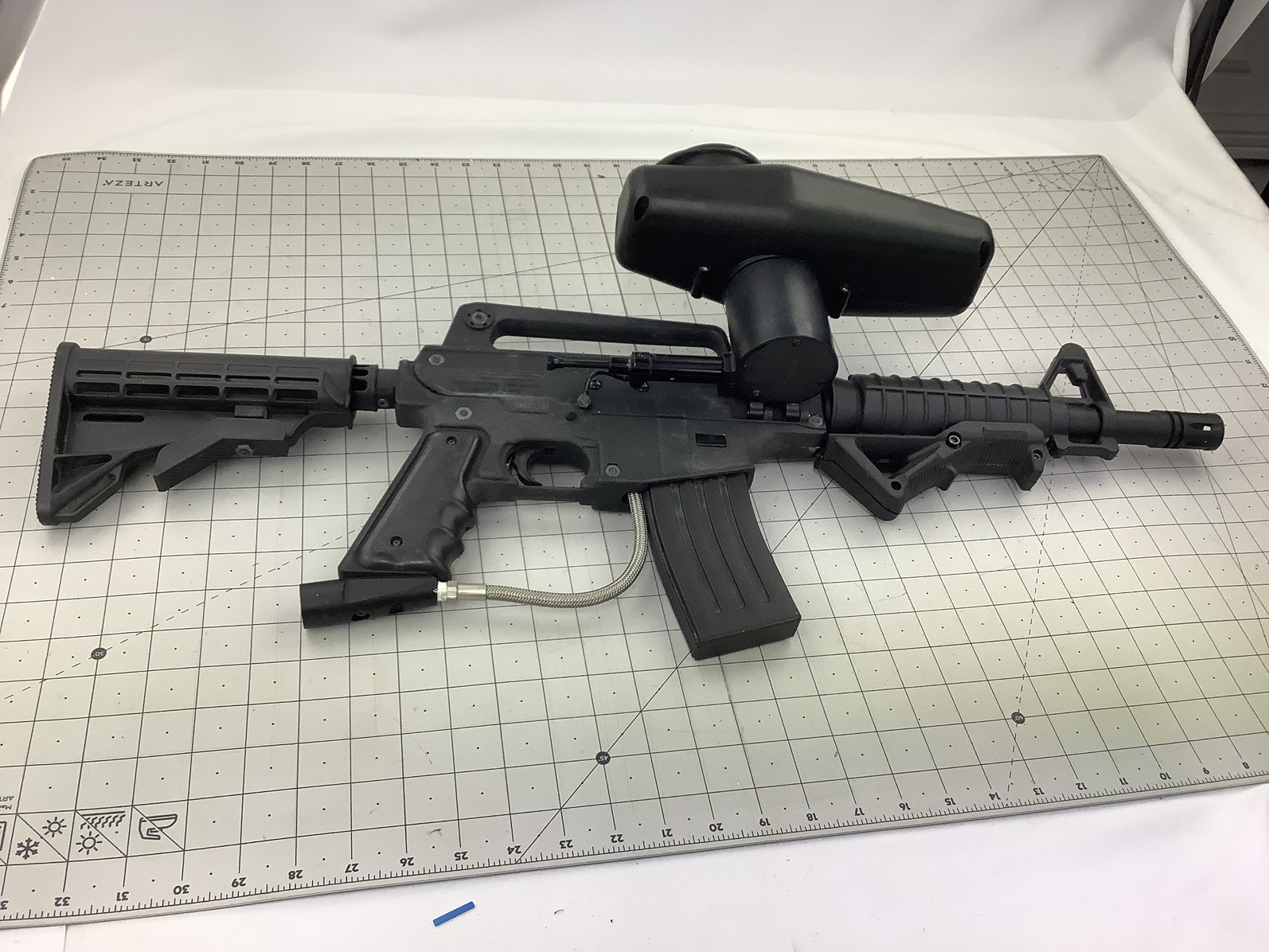 Tippmann Alpha black paintball marker with e trigger and cyclone feed untested
