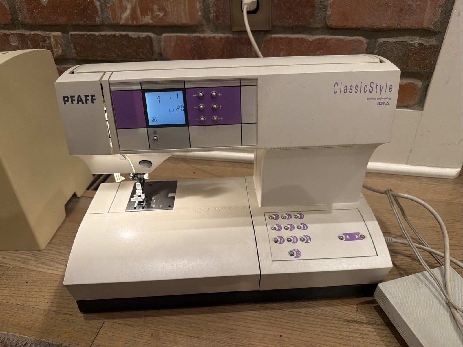 PFAFF Classic Style 2025 Sewing Machine Model Works