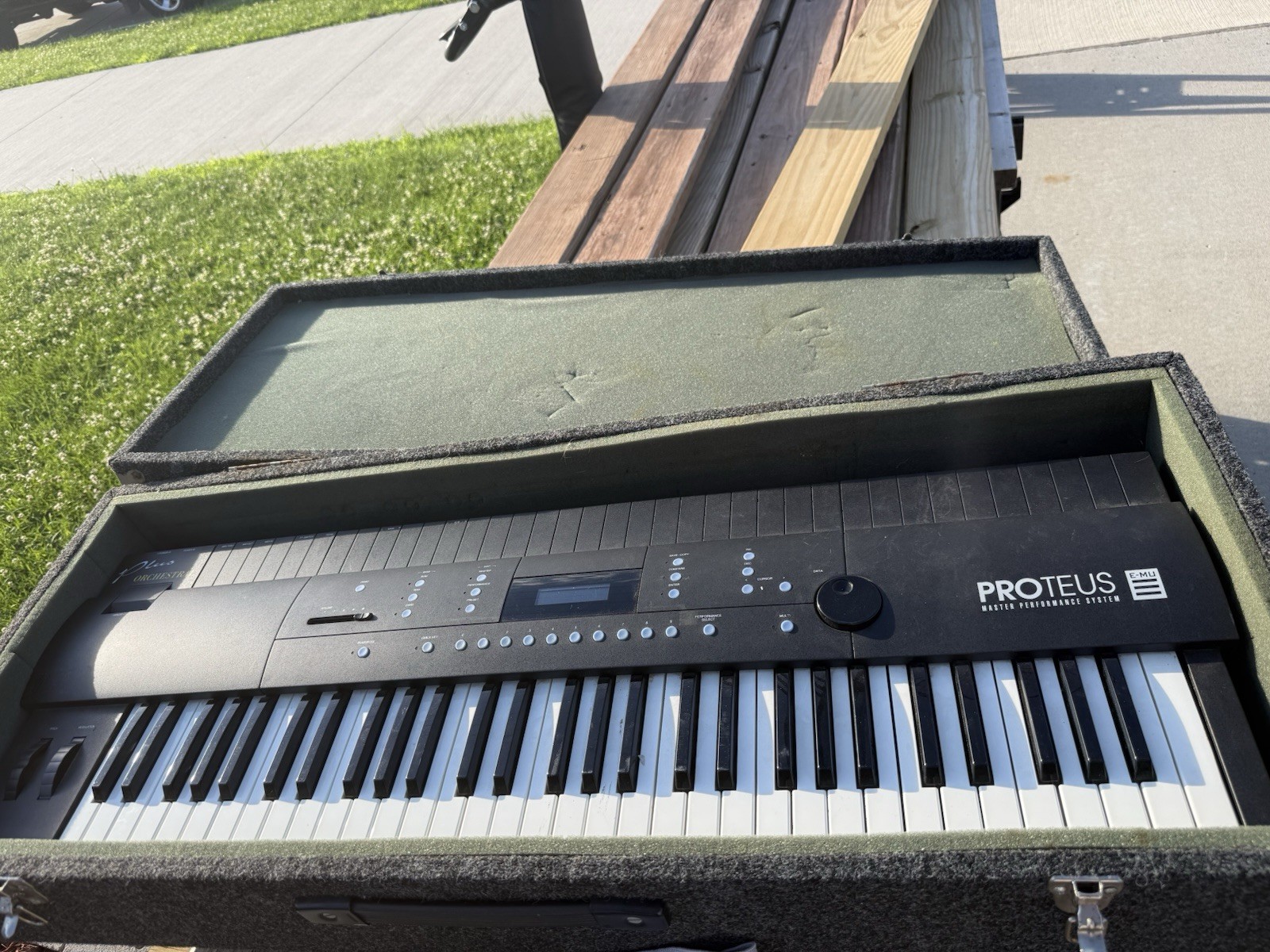 E-MU Proteus 61-Key Electronic Keyboard Black Mod Wheel w/ Hard Case Manual