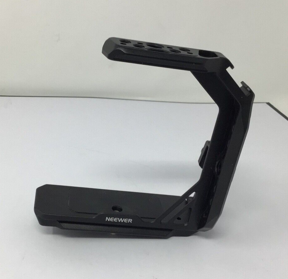 Neewer Half Cage for Canon RS2 and RS3 Series Camera bodies (Camera cage only)